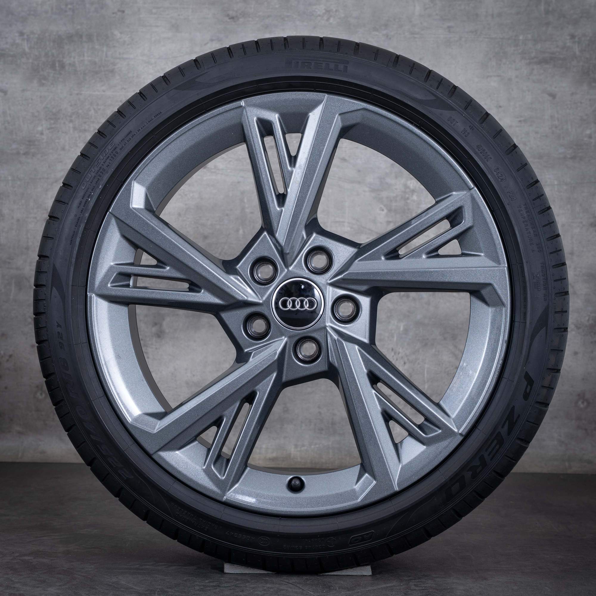 Oryginalne felgi Audi A3 S3 18 cali 8Y koła letnie 8Y0601025G tytanowy połysk