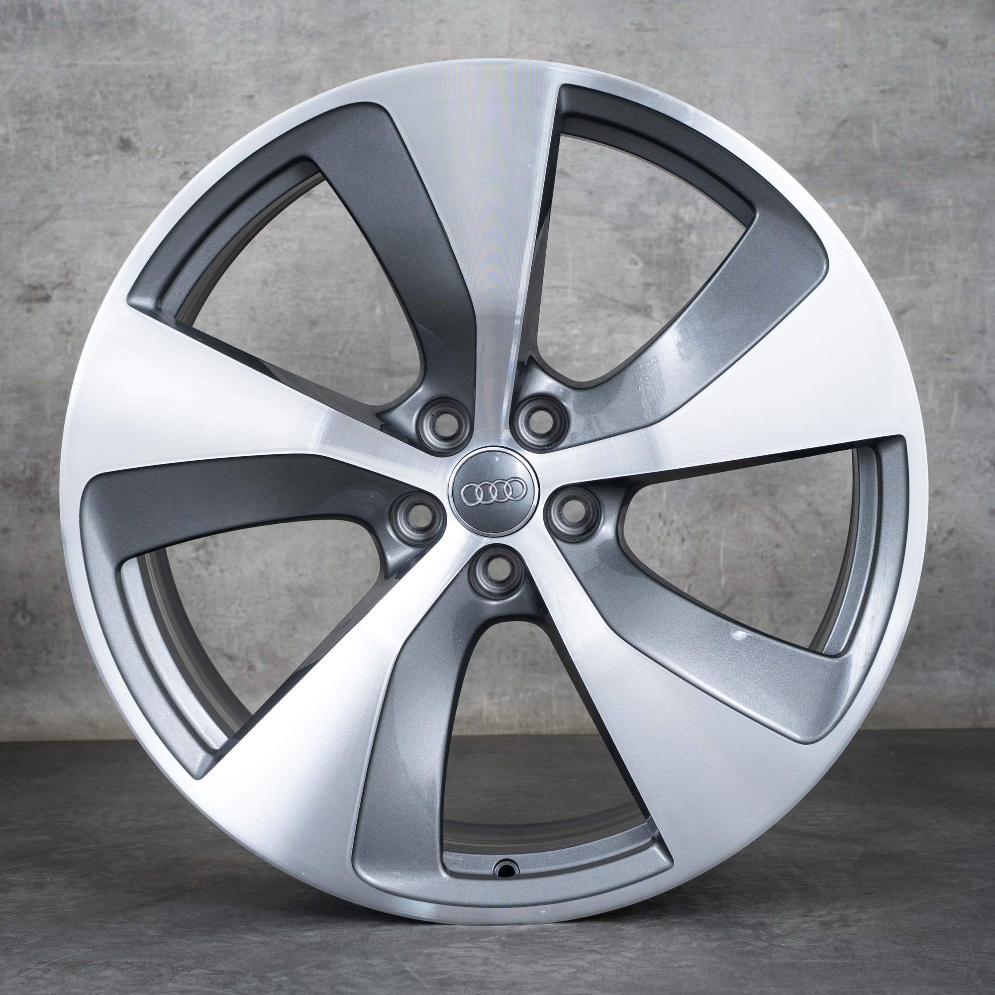 Oryginalne felgi Audi Q7 SQ7 21 cali 4M Turbine Design 4M0601025E polerowane tytanowe