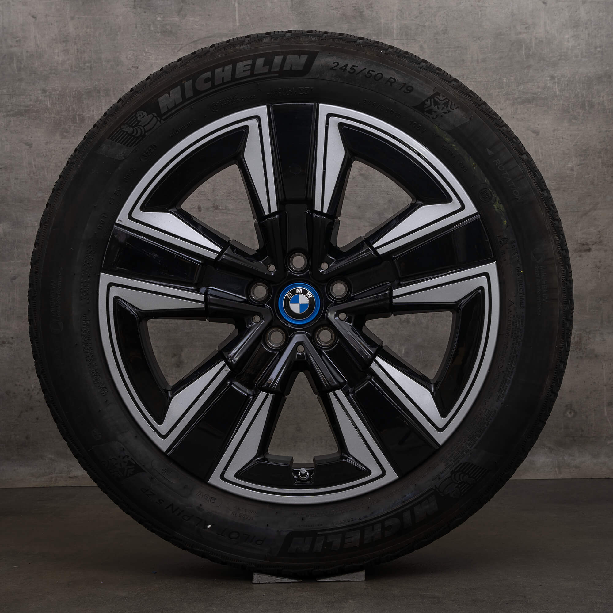Anvelope de iarnă originale BMW iX3 19 inch G08 jante 6895627 stil 842 jet black