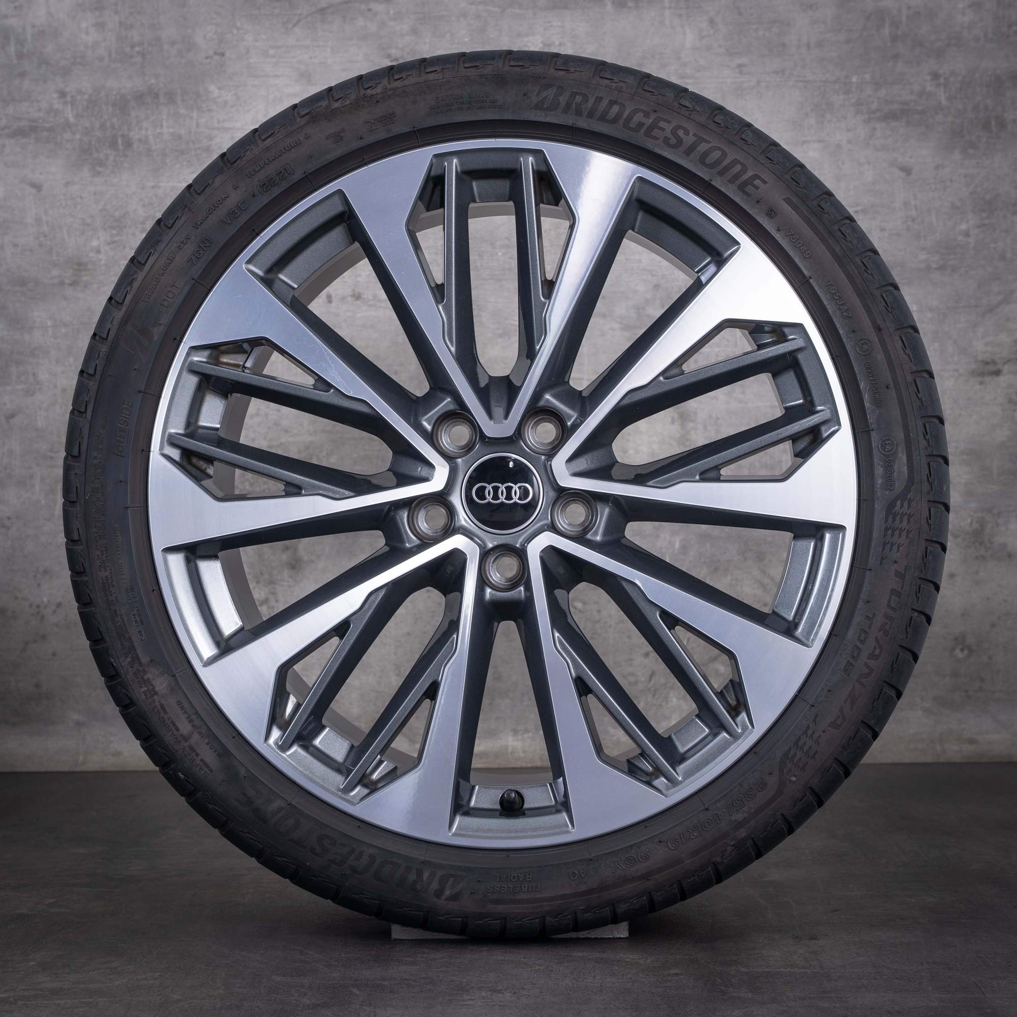 Original Audi Q2 SQ2 Winterräder 19 Zoll GA Felgen 81A601025S titan glanzgedreht