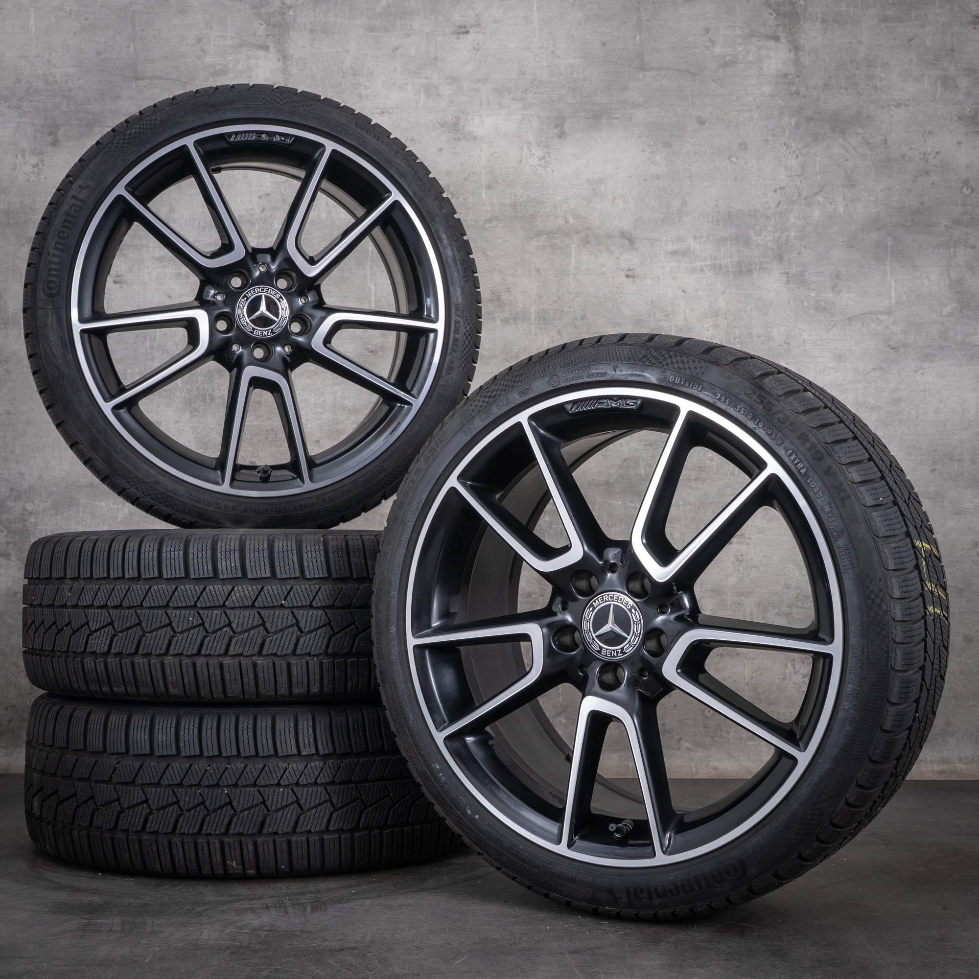 Oryginalne koła zimowe Mercedes-Benz Klasy C AMG 19 cali W205 S205 C205 A205 numery katalogowe A2054012200 i A2054012300 czarne w technologii diamond cut