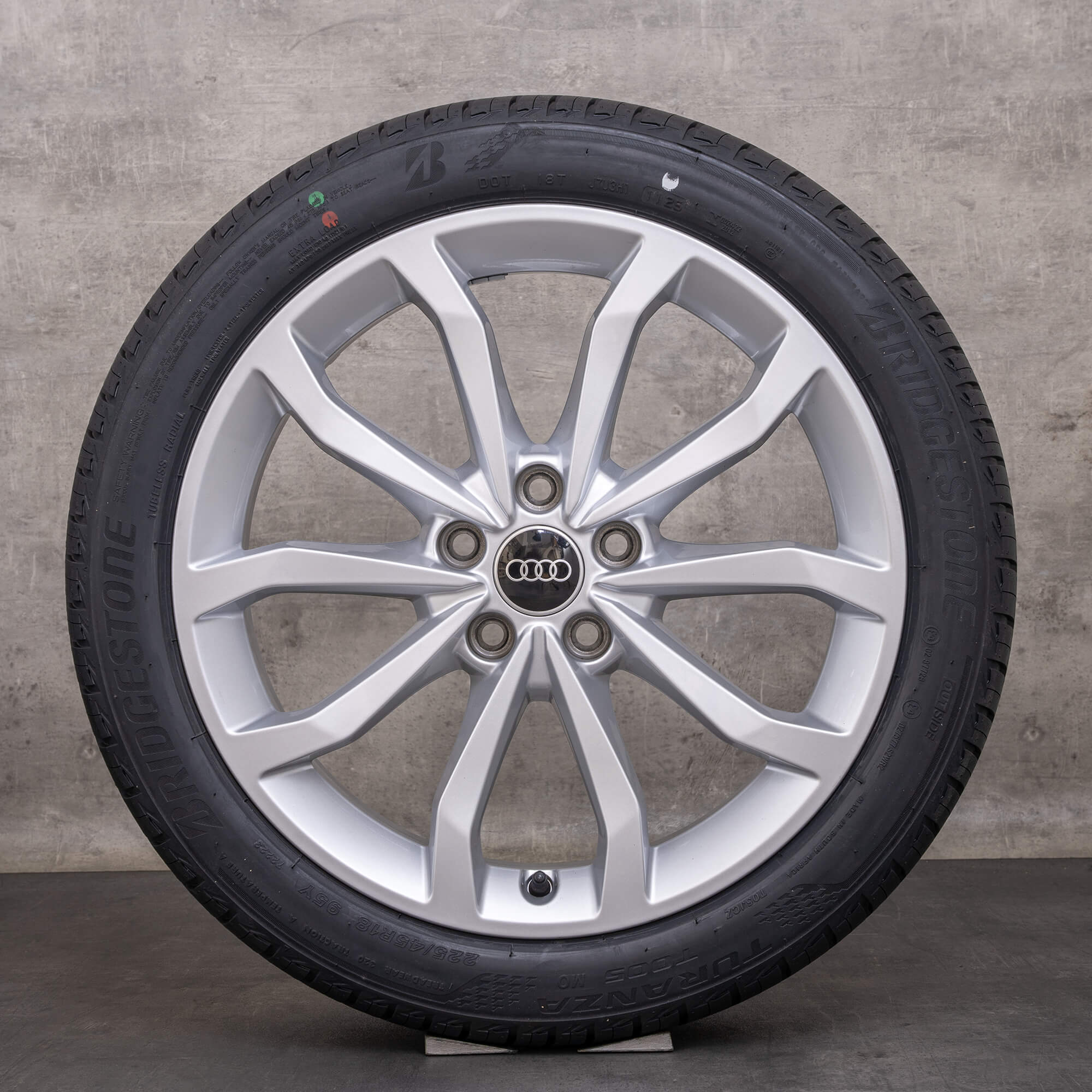 Orijinal Audi A4 S4 jantları 18 inç 8W B9 yaz jant lastikleri 8W0601025ED gümüş