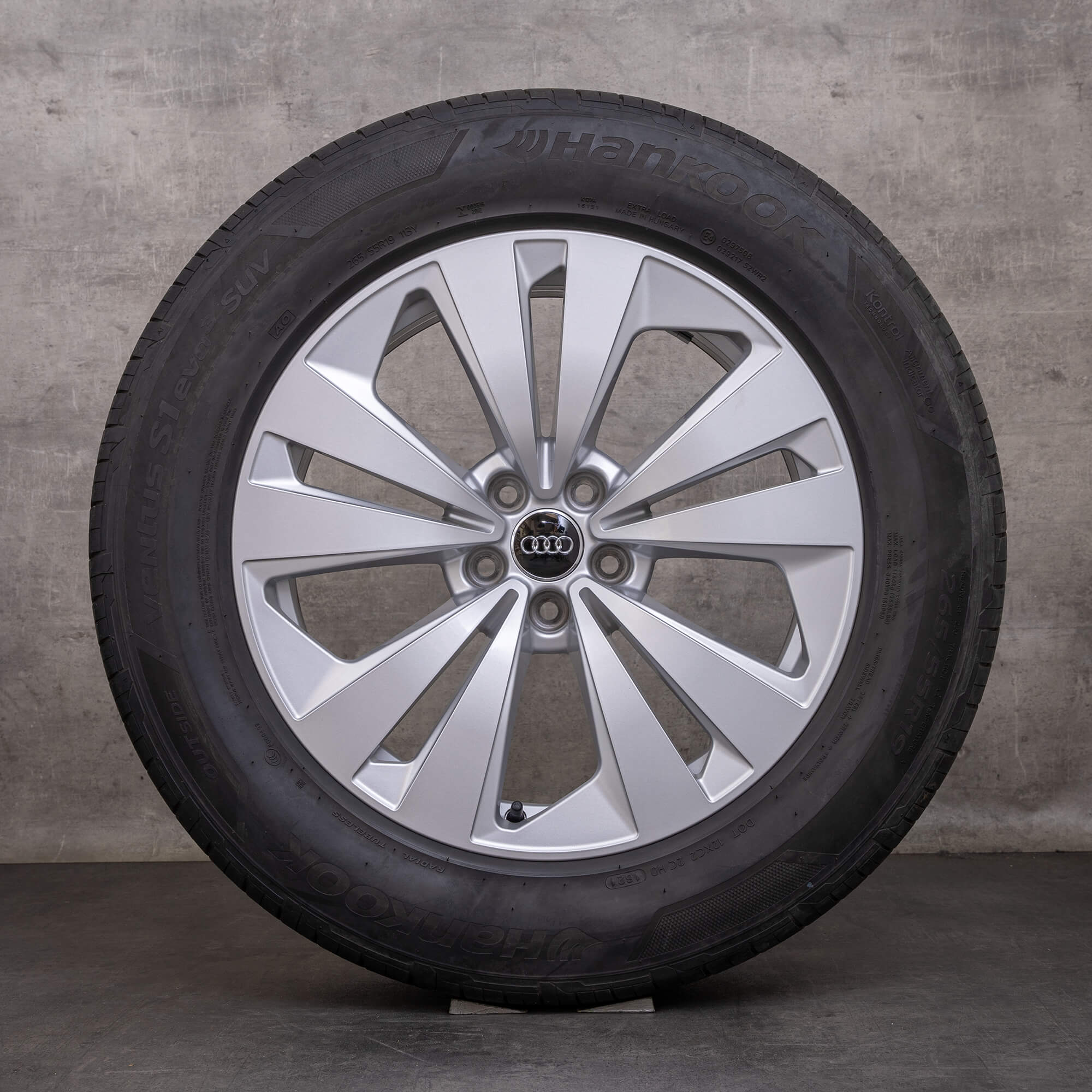 OEM Audi Q8 SQ8 19inch 4M8 rims 4M8601025 Glossy Silver