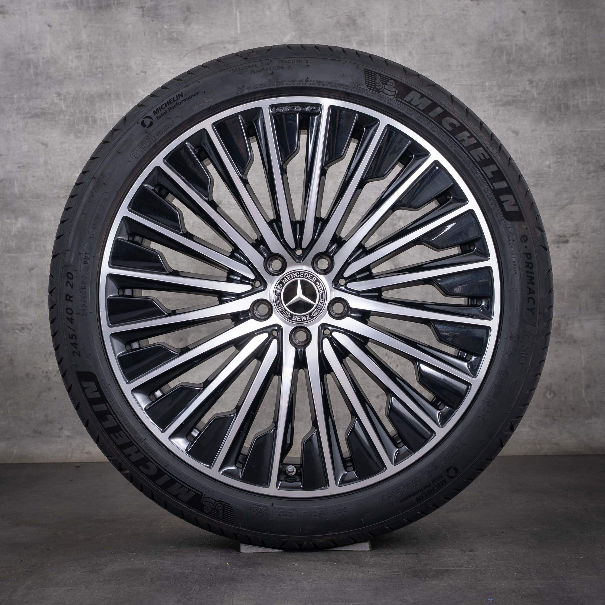 Roues hiver d'origine Mercedes-Benz Classe E AMG 20 pouces W214 S214 références A2144010500 A2144010600 noires diamantées