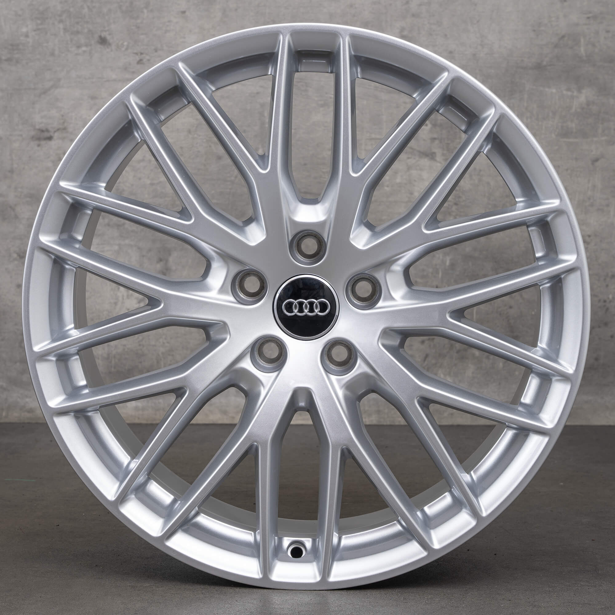 Audi Q2 SQ2 GA jantes 19 pouces 81A601025AB argent design à rayons en Y