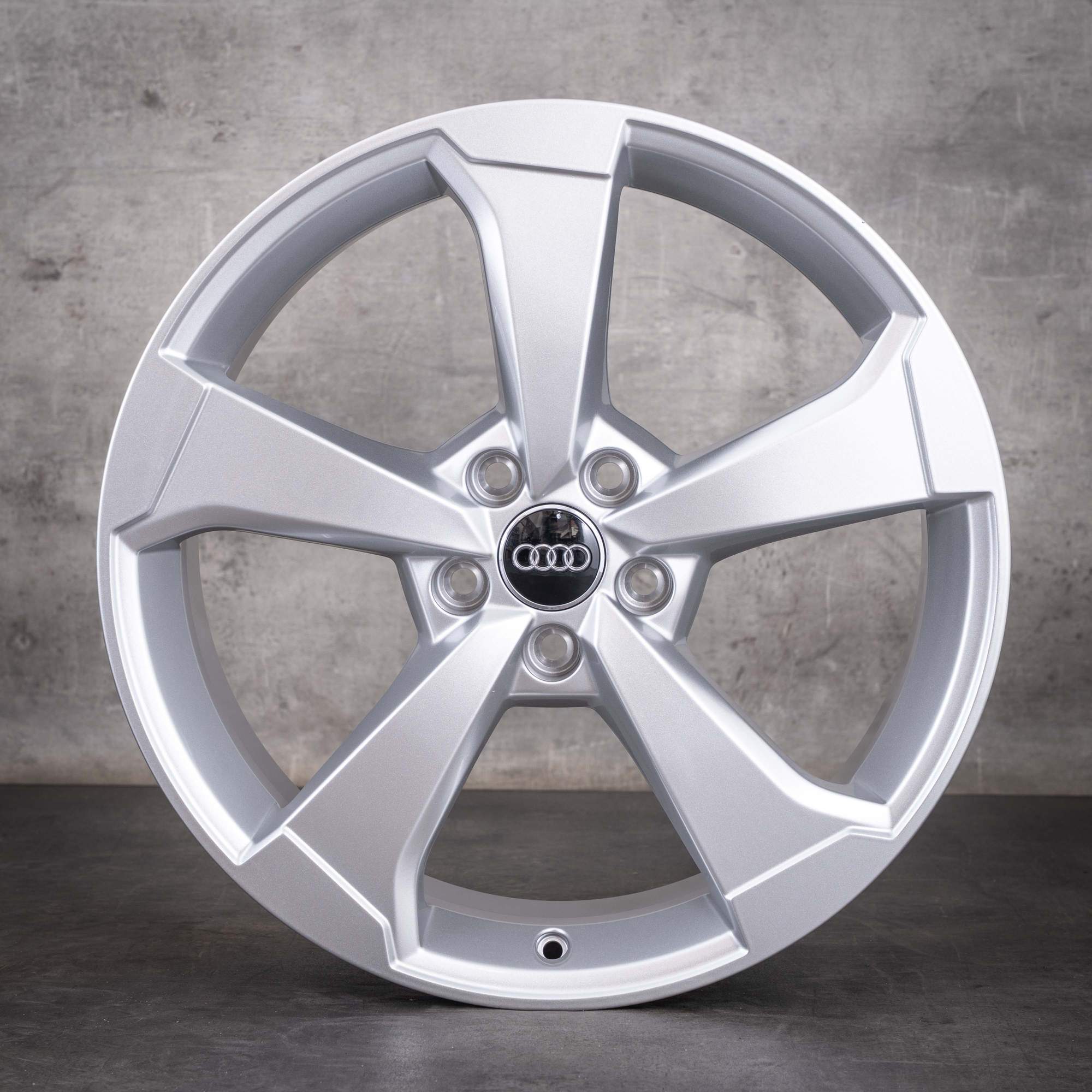 Oryginalne felgi do Audi A3 S3 RS3 19 cali 8V 8V0601025CG wzór Rotor II srebrny połysk NOWE