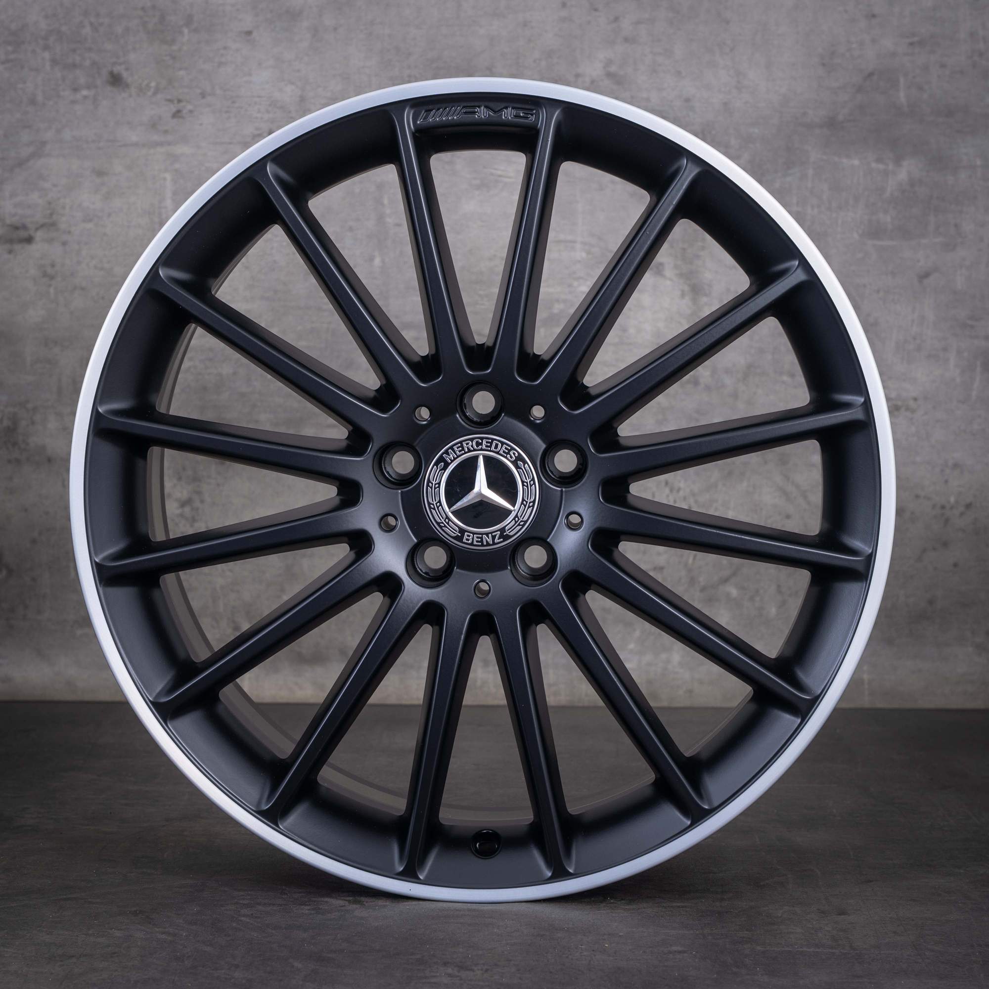 Alkuperäiset Mercedes-Benz A-sarjan A 45 ja CLA 45 AMG -vanteet 19 tuumaa W176 C117 X117 A1764010502 mattamusta diamond cut UUDET