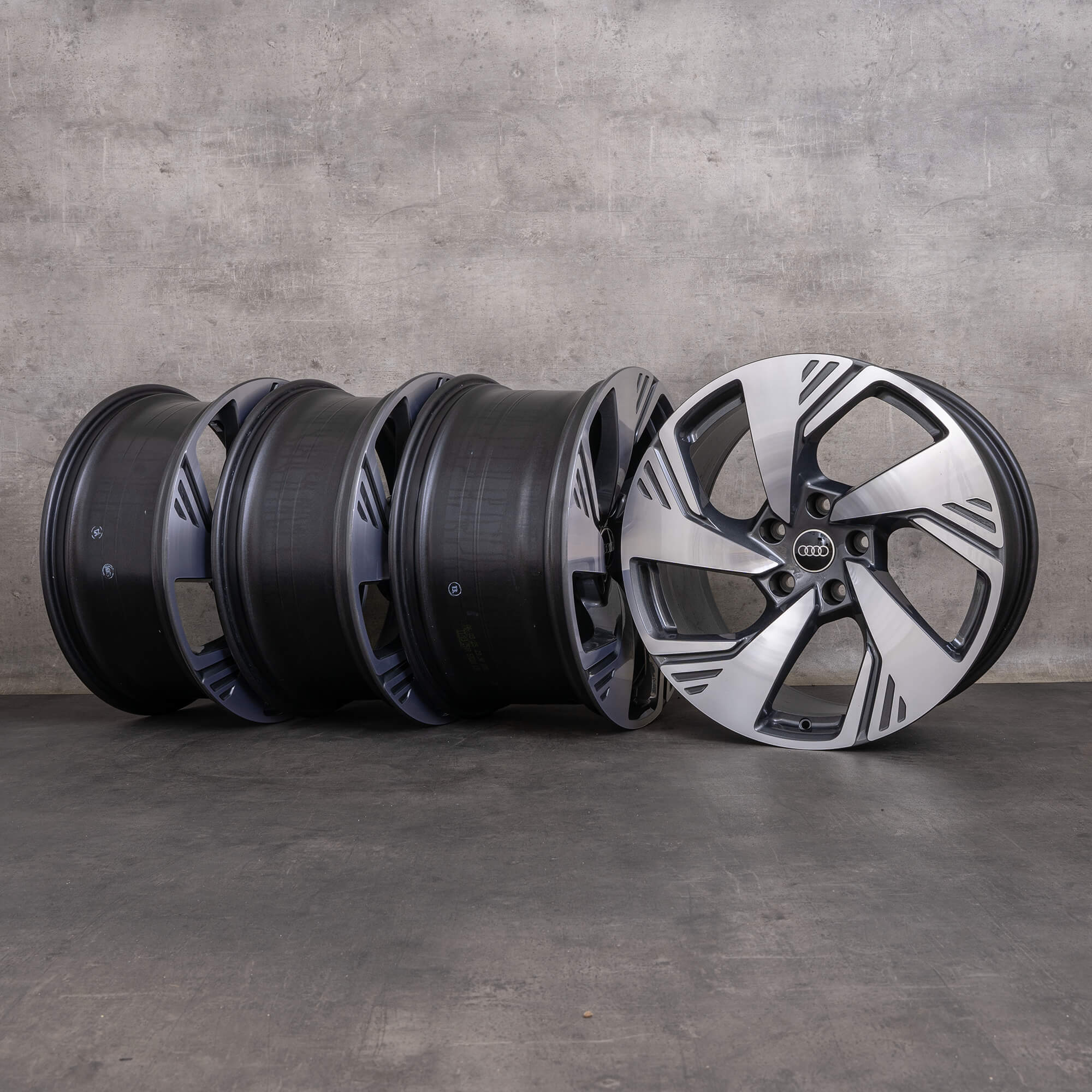 Oryginalne felgi Audi Q6 SQ6 e-tron 20 cali GF 85H601025BR 85H601025BS antracyt polerowane