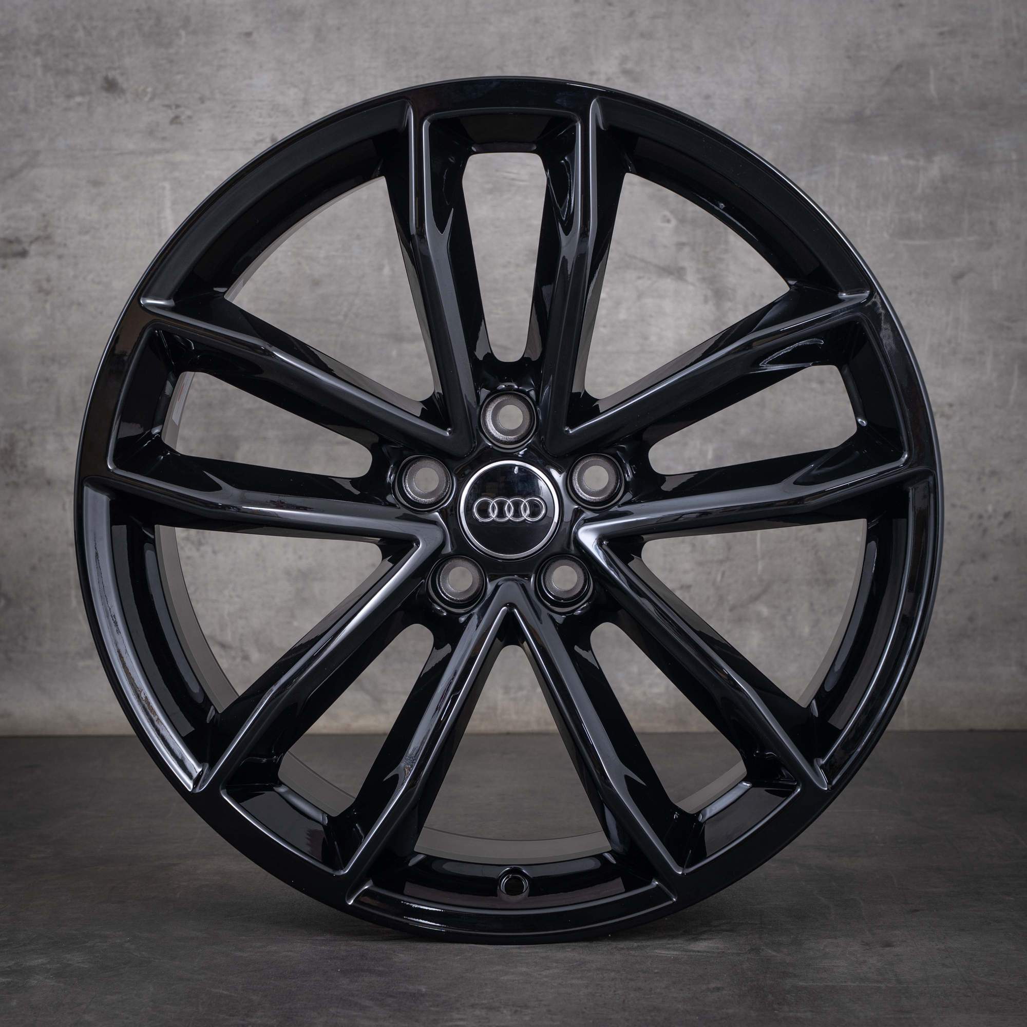 Oryginalne felgi Audi A5 S5 19 cali F5 8W B9 8W0601025DF Cavo Design, czarne z połyskiem