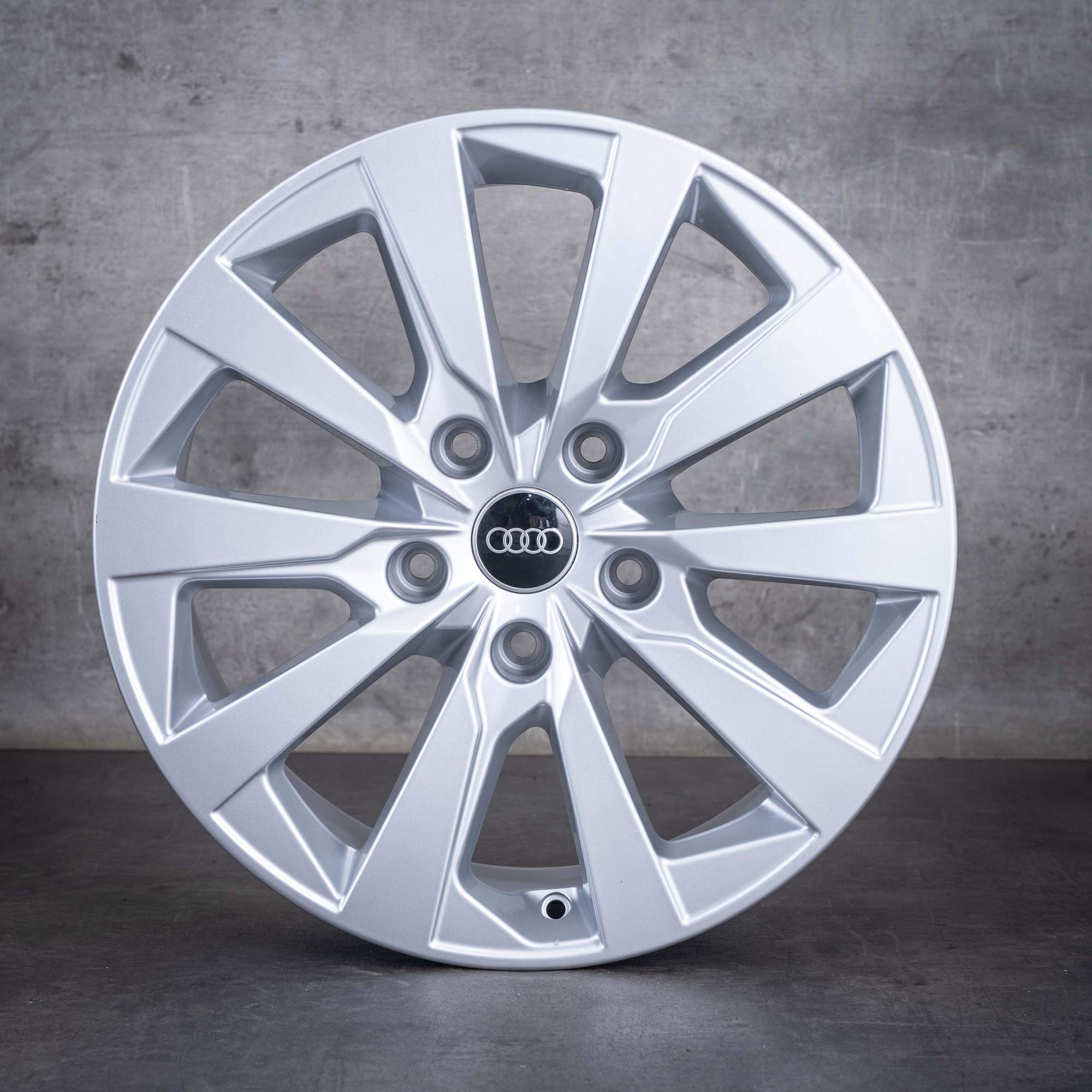 Jantes originais Audi e-tron Q6 de 18 polegadas GF 85H601025BH 85H601025BJ prateadas brilhantes - jante 4 de 4