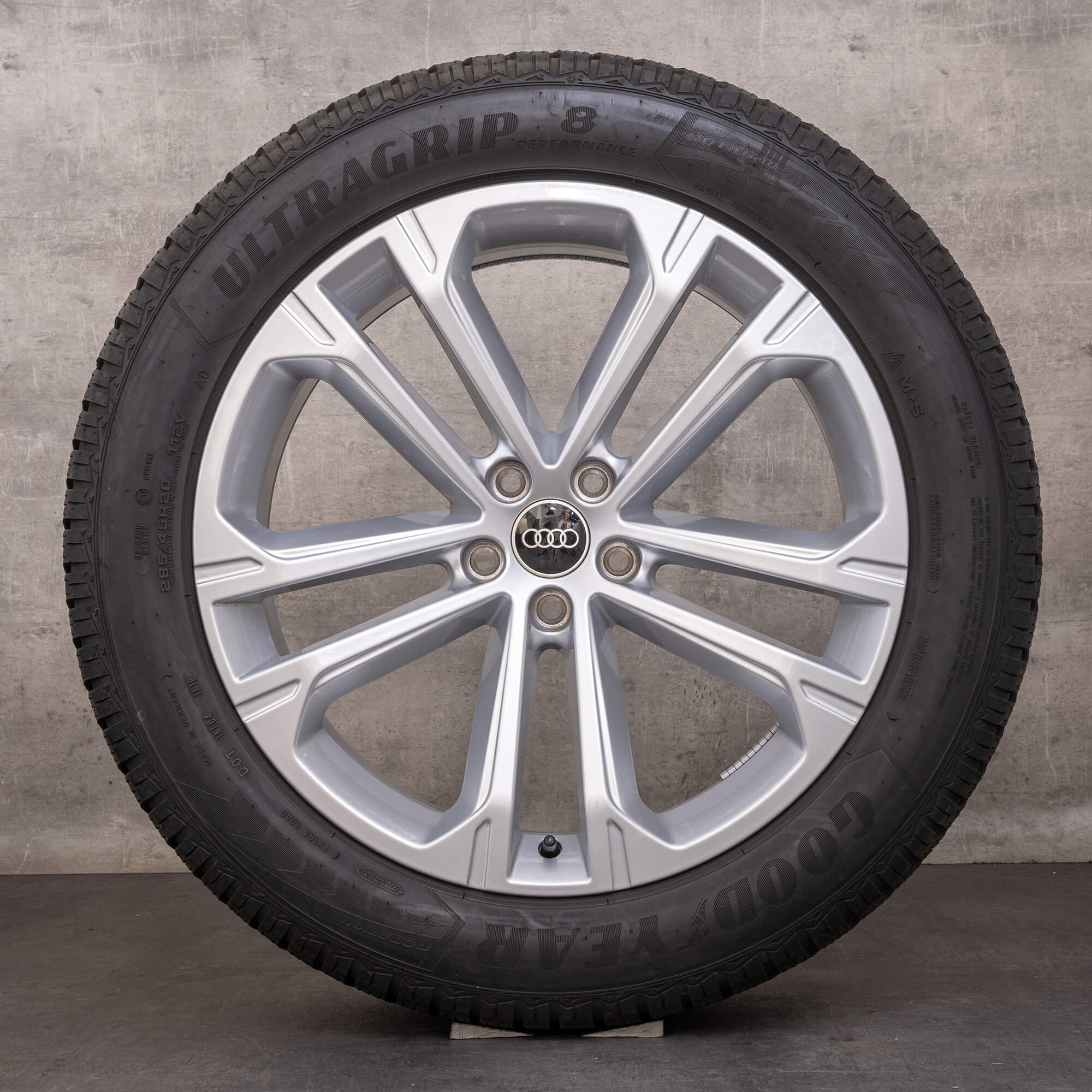 Oryginalne koła zimowe Audi Q7 SQ7 facelift 20 cali 4M felgi 4M0601025DT srebrne