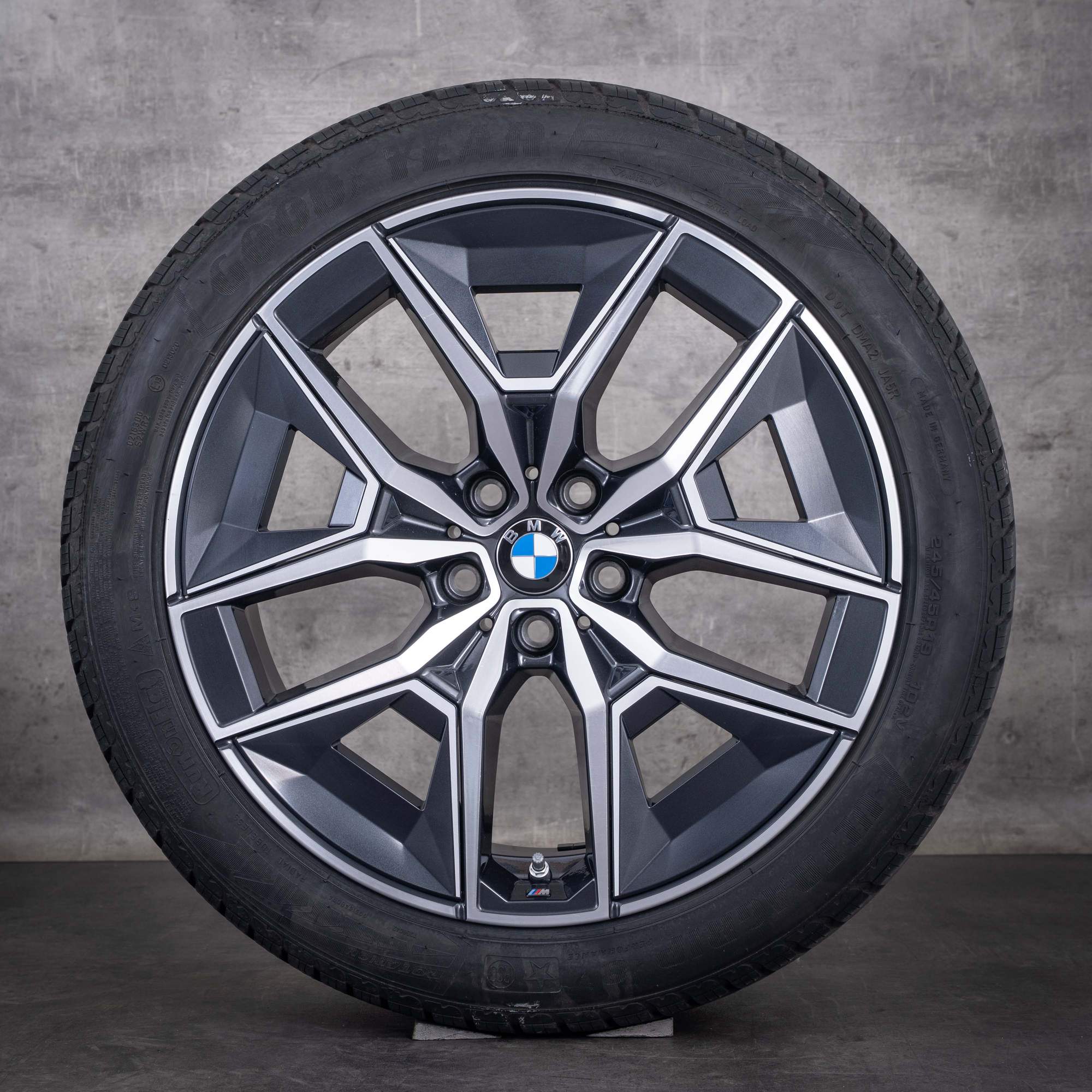 Original BMW 5er i5 Winterräder 19 Zoll G60 G61 Felgen Styling 934 5A324D8 midnight grey glanzgedreht