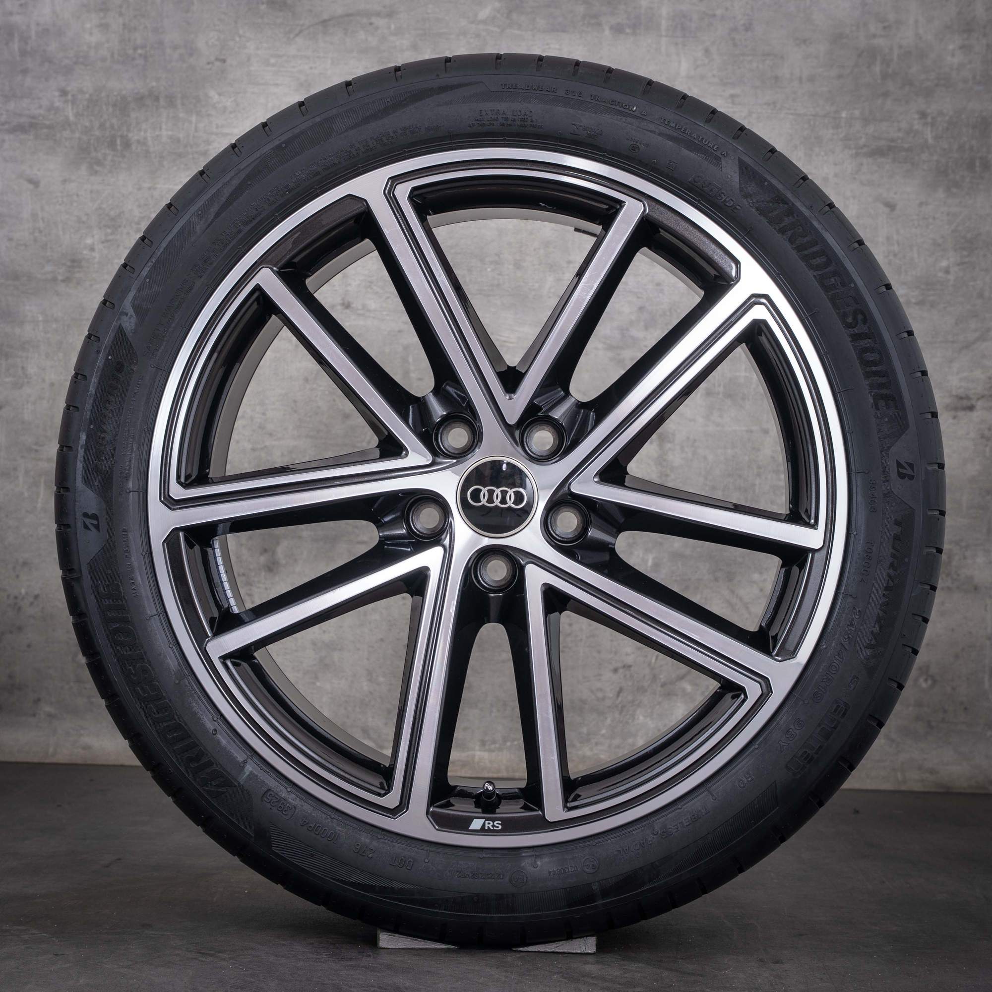 Oryginalne koła zimowe do Audi A5 S5 felgi 19 cali B10 nr kat. 8B3601025BA kolor czarny metaliczny w wersji diamond cut