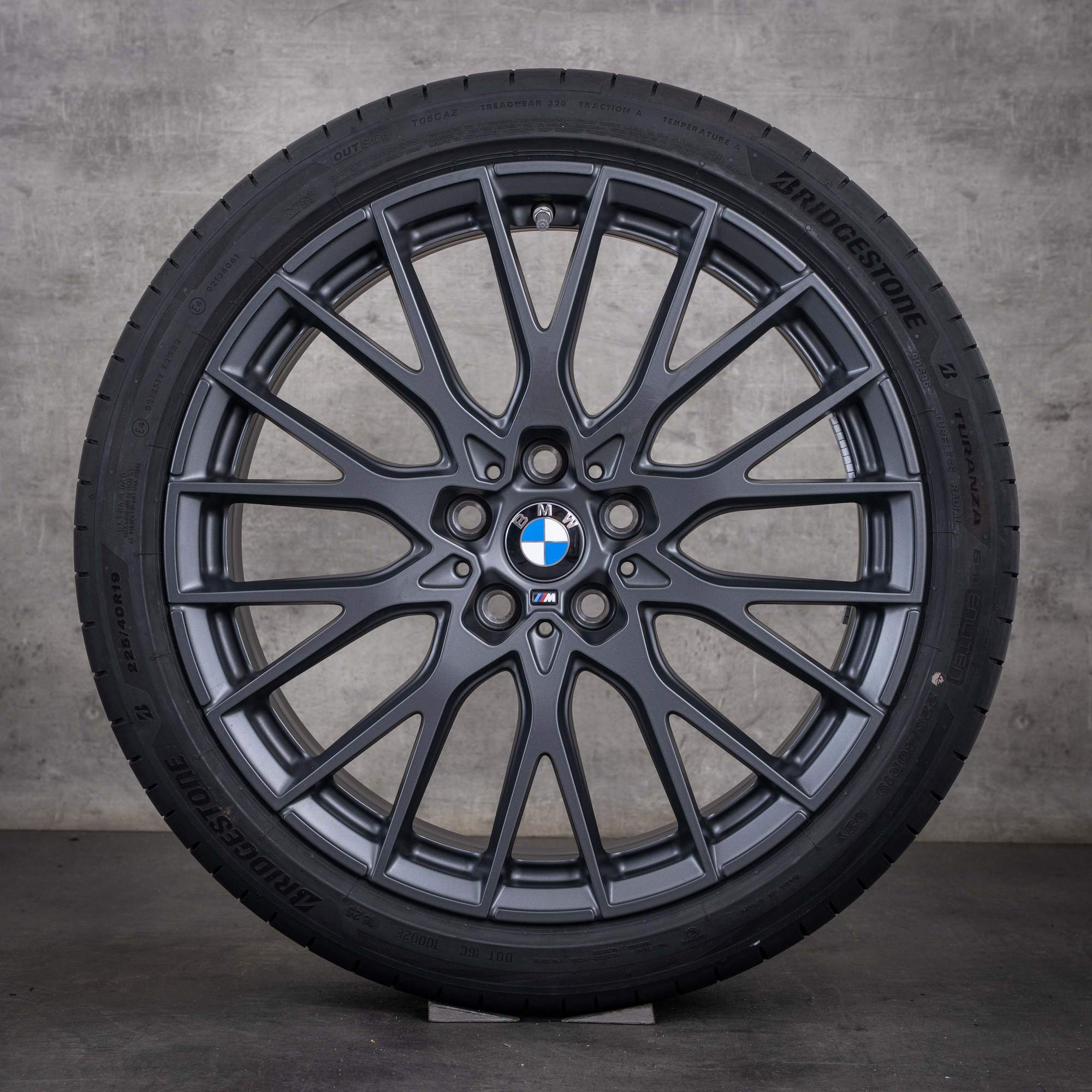 Oryginalne koła zimowe BMW serii 1 i Seria 2 19 cali modele F70 i F74 felgi Gran Goupe stylizacja 1085 M 5A917C3 kolor orbitgrey NOWE