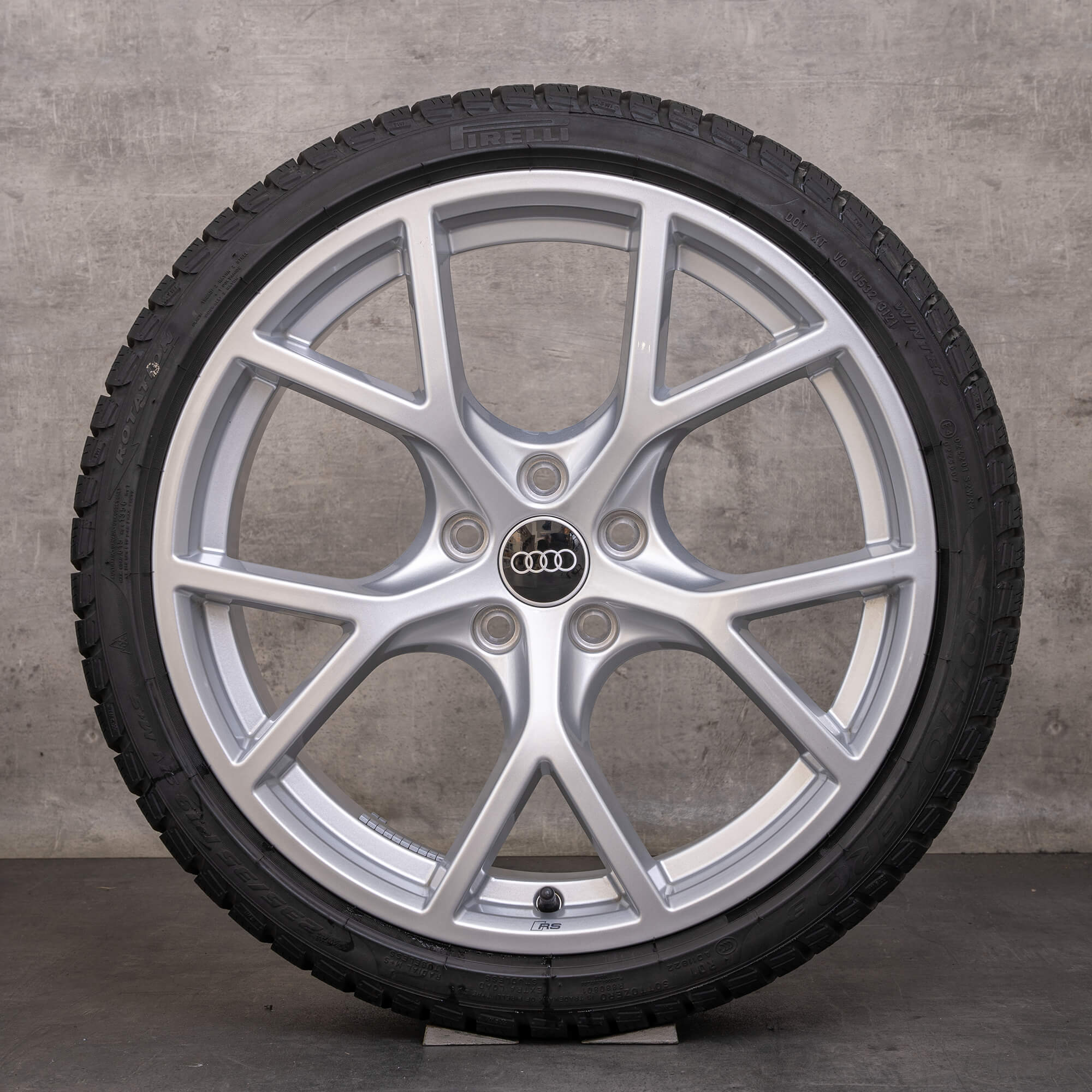 Original Audi RS3 8Y vinterhjul 19 tums fälgar 8Y0601025BT 8Y0601025BQ silver glänsande NY