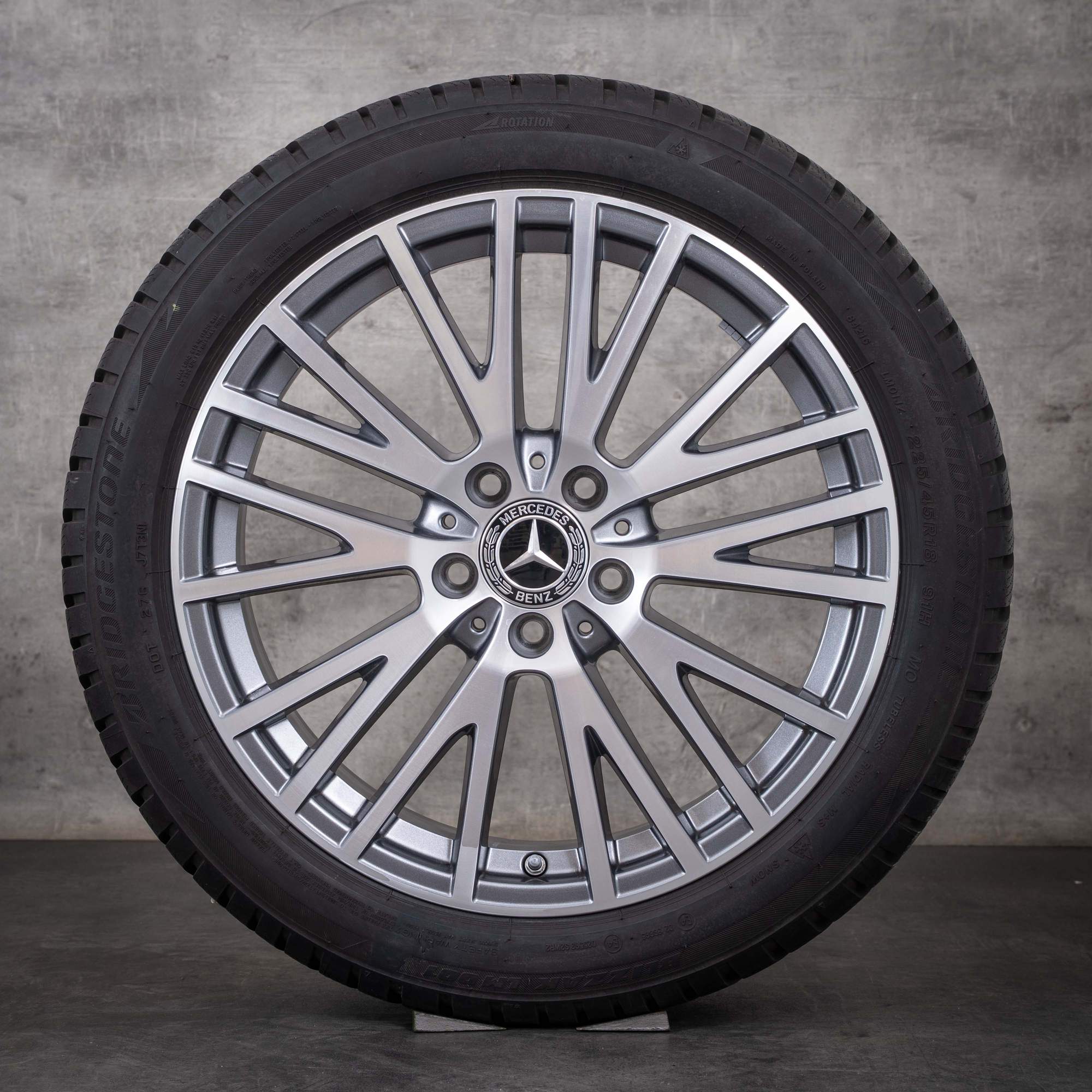 Pneus de inverno originais Mercedes-Benz Classe A, B e CLA 18 polegadas W177, V177, W247, X118, C118, referência A1774010600, cinzento himalaya, diamantado