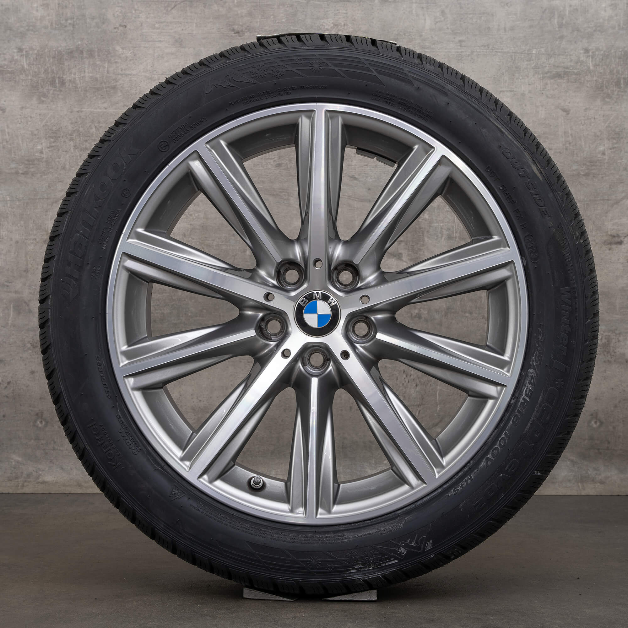 Jantes hiver d'origine BMW Série 5 18 pouces G30 G31 style 684 6874441 gris ferrique poli avant