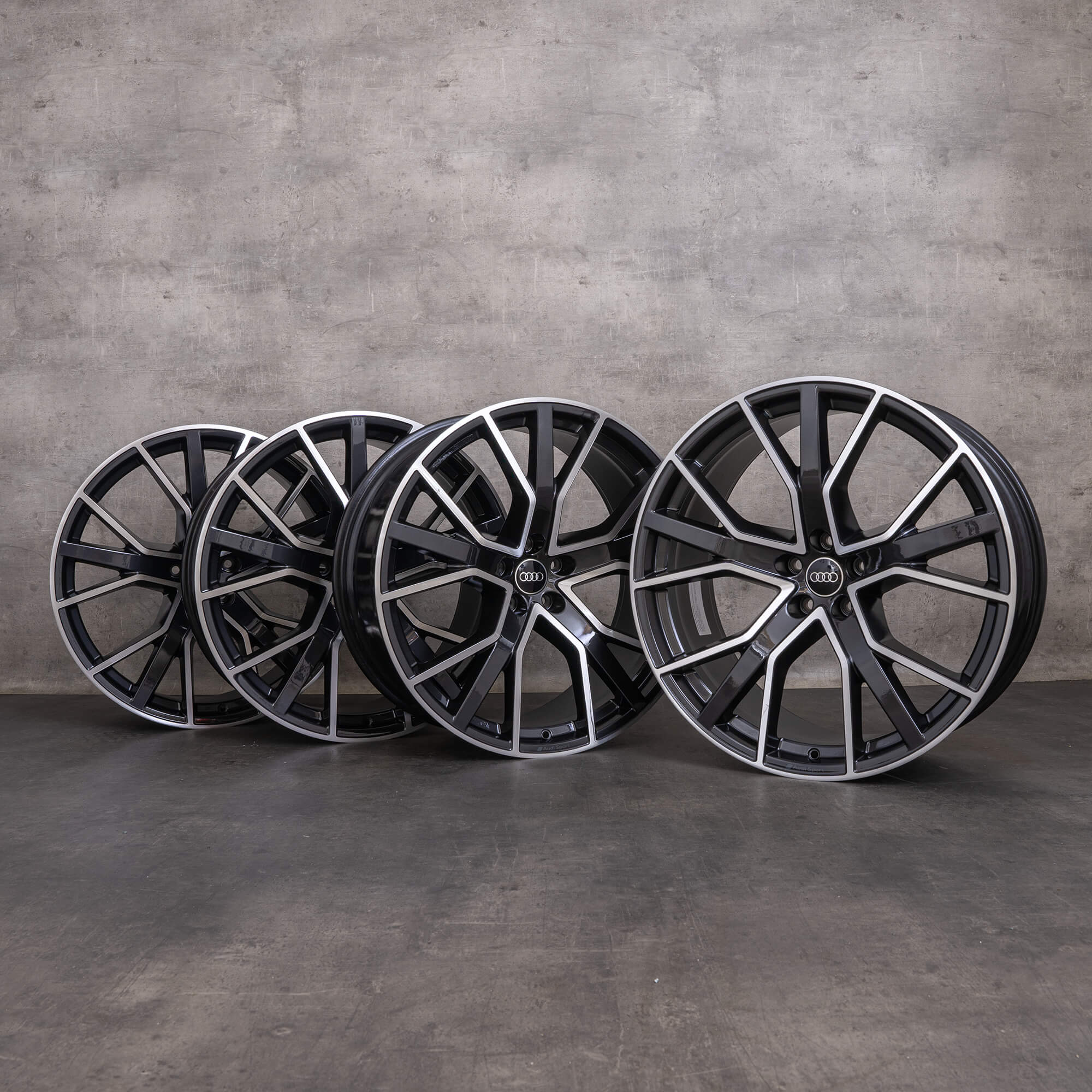 Original Audi Q8 SQ8 fälgar / fälg 22 tum 4M8 4M8601025CP 5 V-ekrar stjärna antracitsvart glansig svarvad