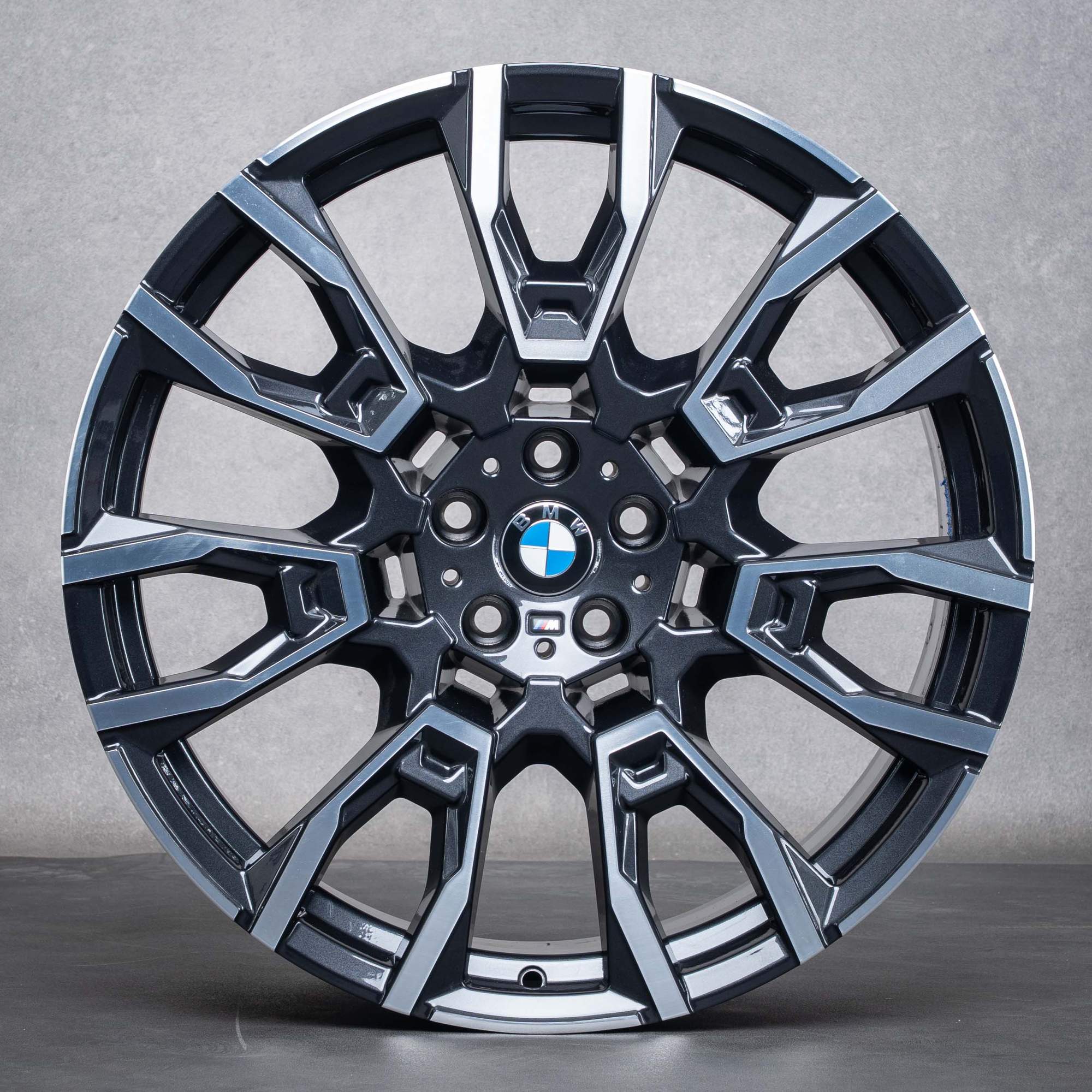 Oryginalne felgi BMW X5 X6 21 cali G05 G06 Styling 915 M 6856023 6856024 midnight grey Polerowane