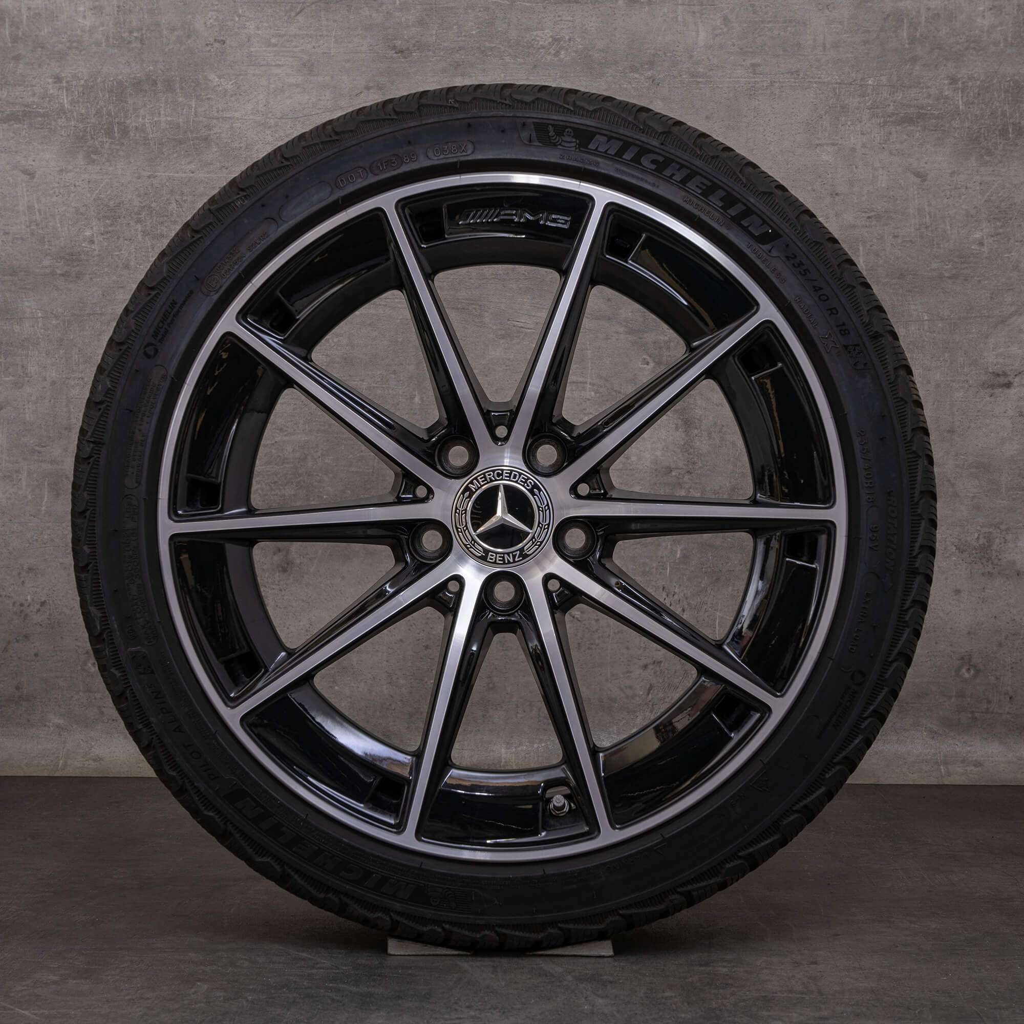 Alkuperäiset Mercedes Benz CLA 35 AMG talvirenkaat 18 tuuman C118 vanteet A1184010500 musta kiillotettu