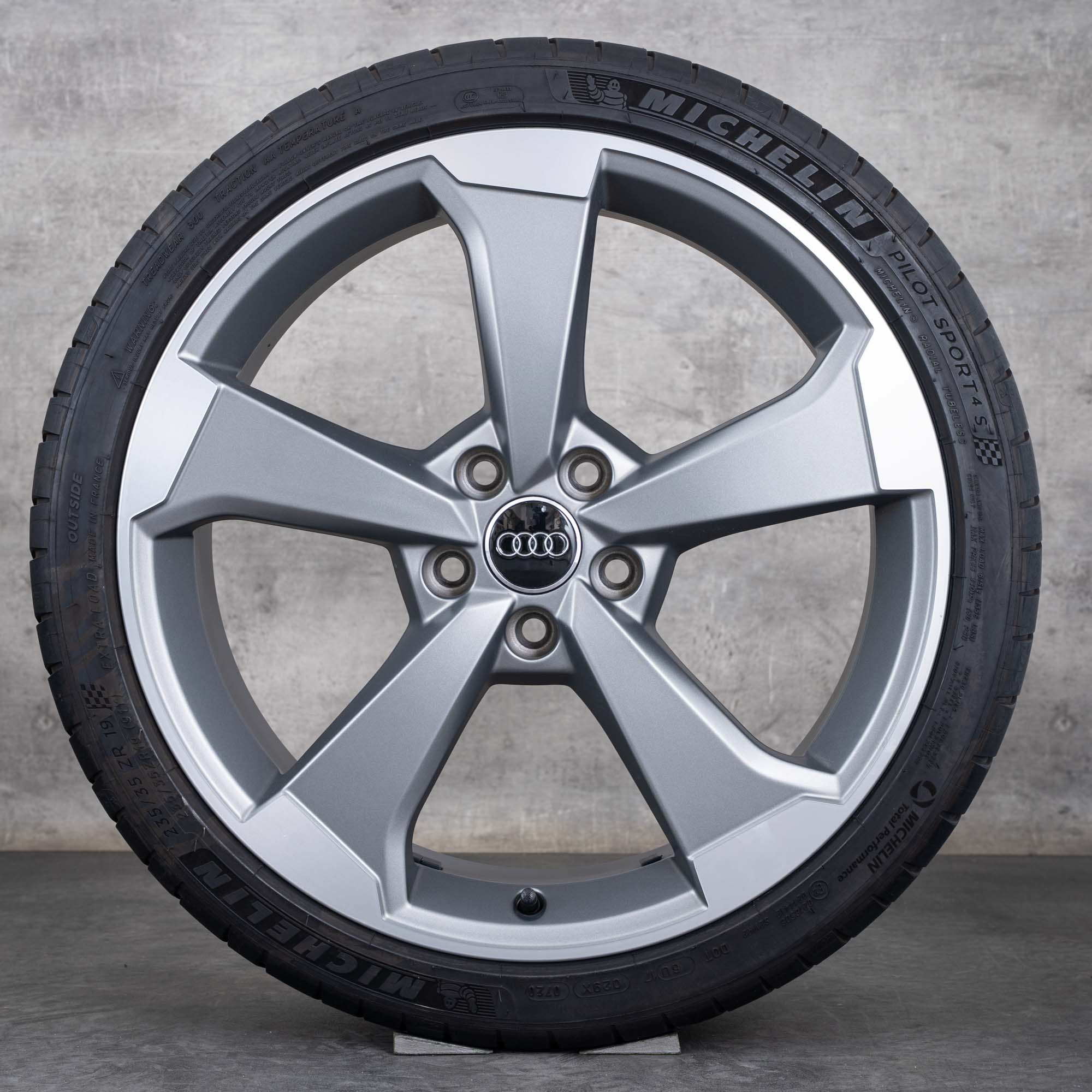 Alkuperäiset Audi RS3 vanteet 19 tuuman 8V Hatchback kesäpyörät 8V0601025CJ 8V0601025CF Rotor II titaani matta kiillotettu