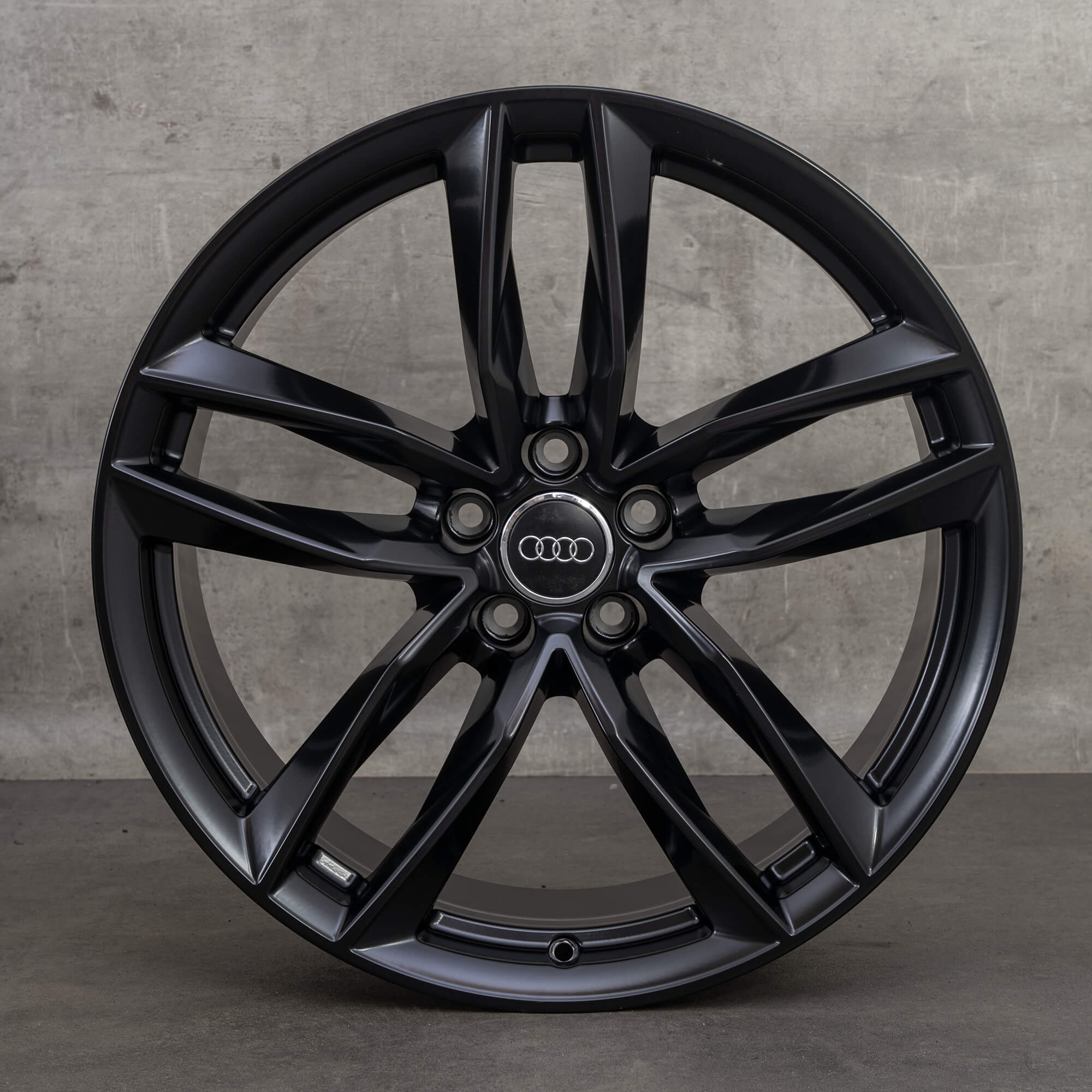 Audi A5 S5 B8 20 palcové ráfky S line 8T0601025DF hliníkové černé saténové