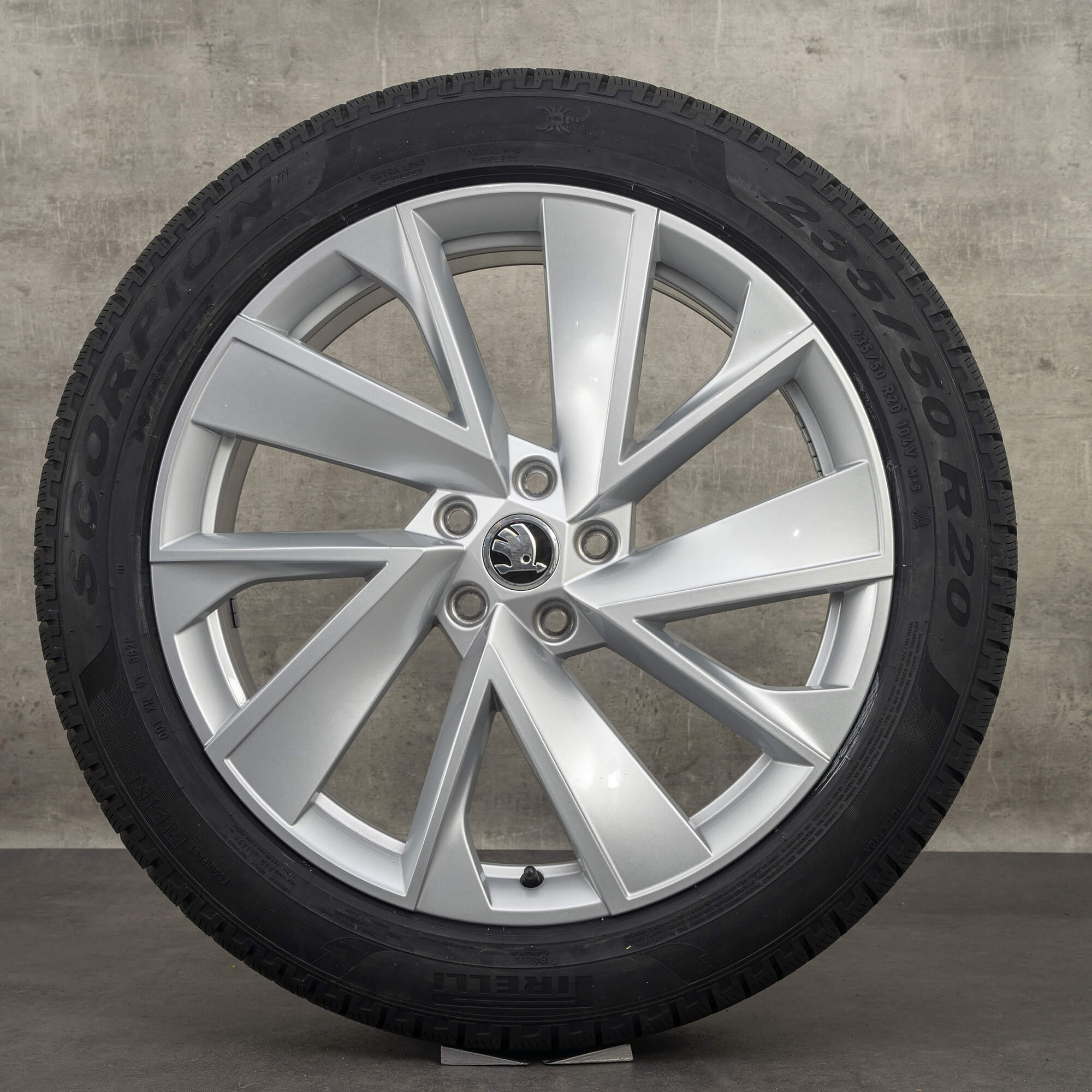 Alkuperäiset Skoda Enyaq -talvirenkaat 20 tuumaa iV 5A Vega -vanteet 5LA601025H hopea UUDET