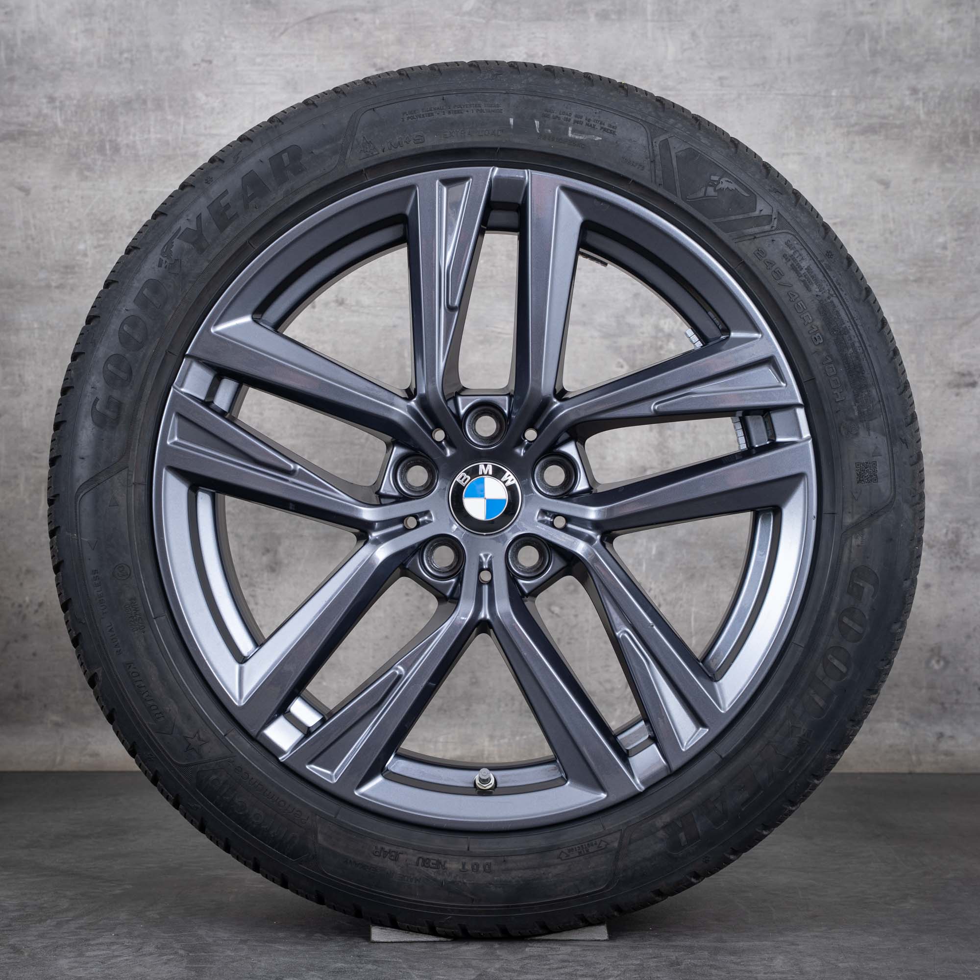 Oryginalne koła zimowe BMW serii 4 i4 18 cali G26 Gran Coupe felgi stylizacja 853 6896768 midknight grey gloss
