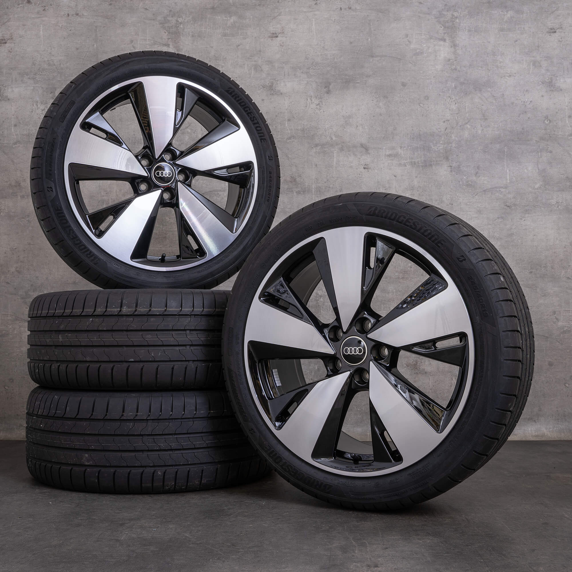 Original Audi A5 S5 Felgen 19 Zoll B10 Sommerräder 8B3601025AR schwarz glanzgedreht