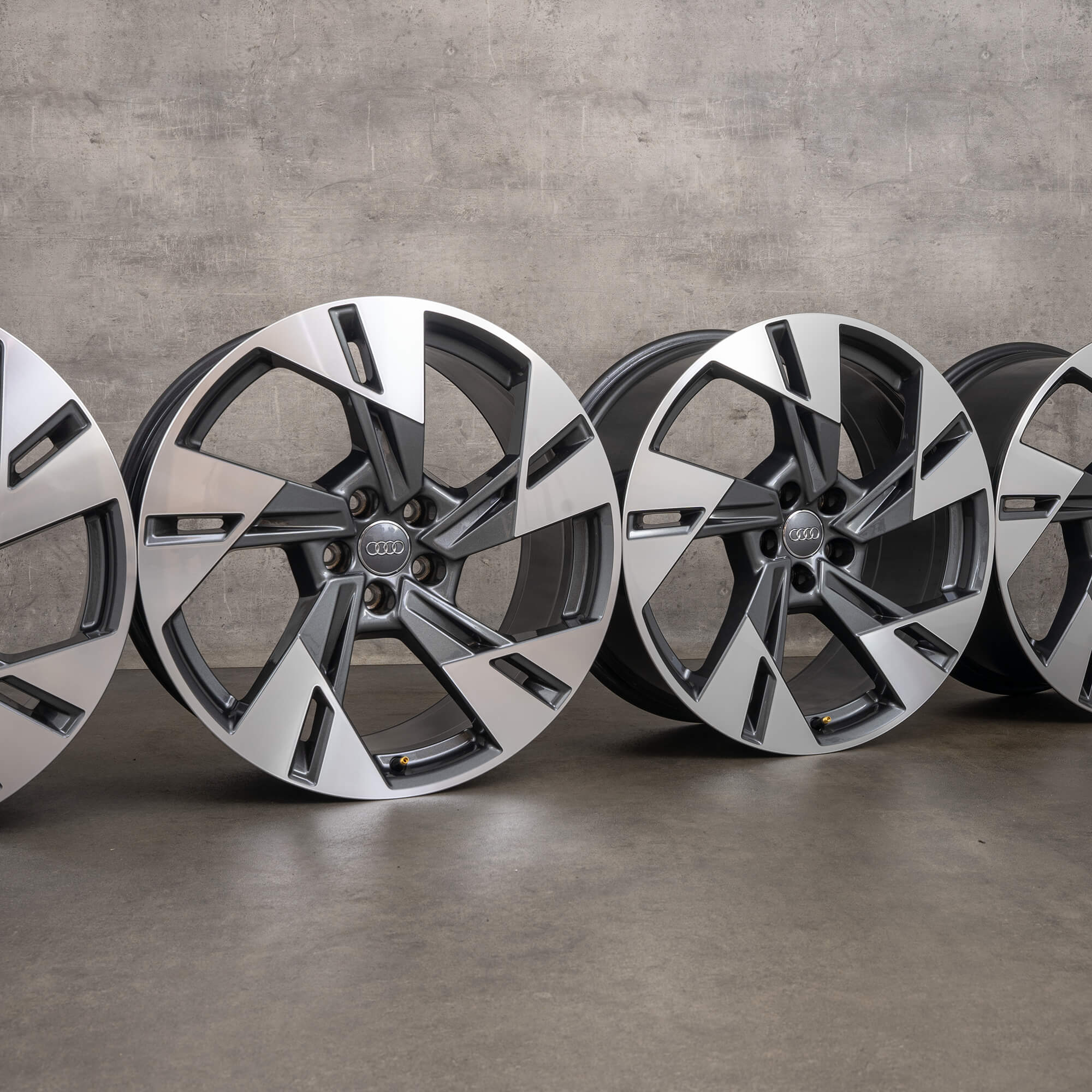 Jante Audi 20 inch Jante din aluminiu Q8 e-tron GE 4KE601025T Design dinamic cu
