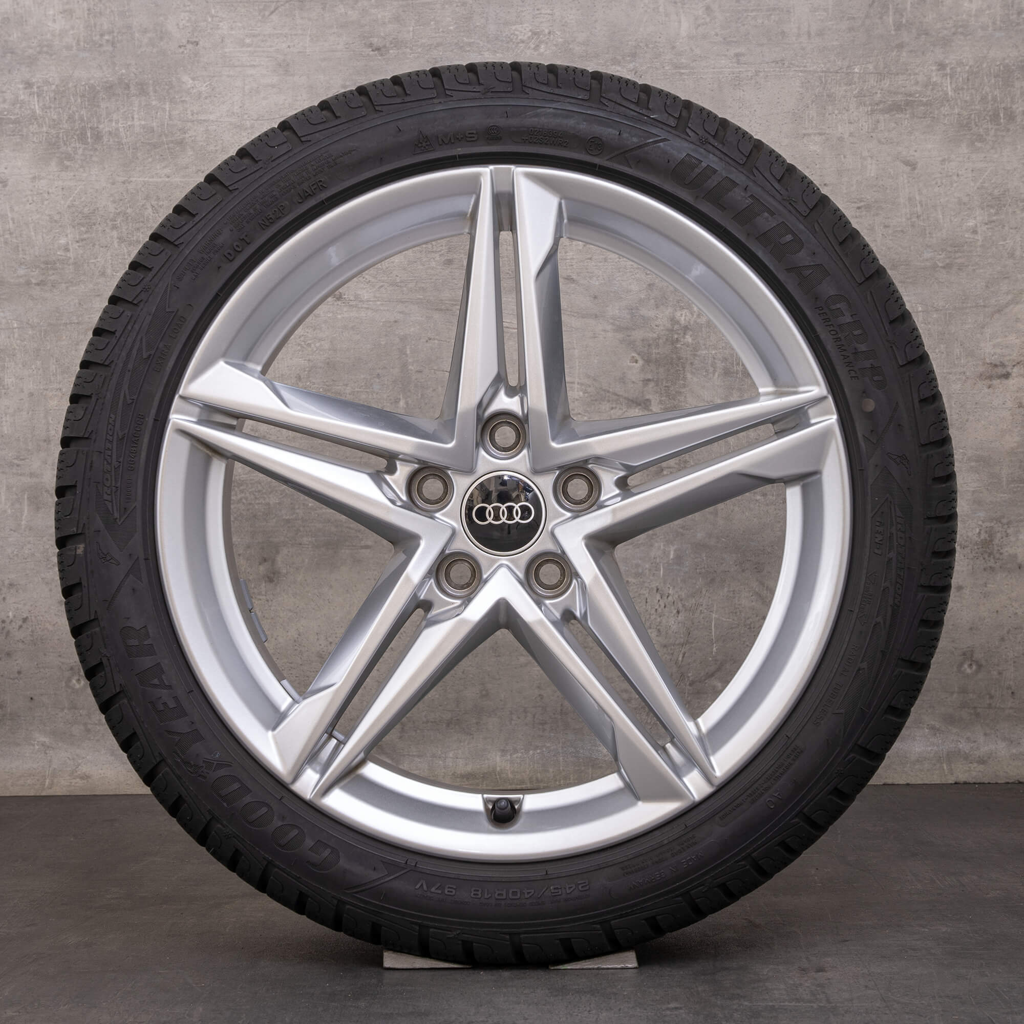 Original Audi A4 S4 Winterräder 18 Zoll 8W B9 Felgen 8W0601025HM silber glanz