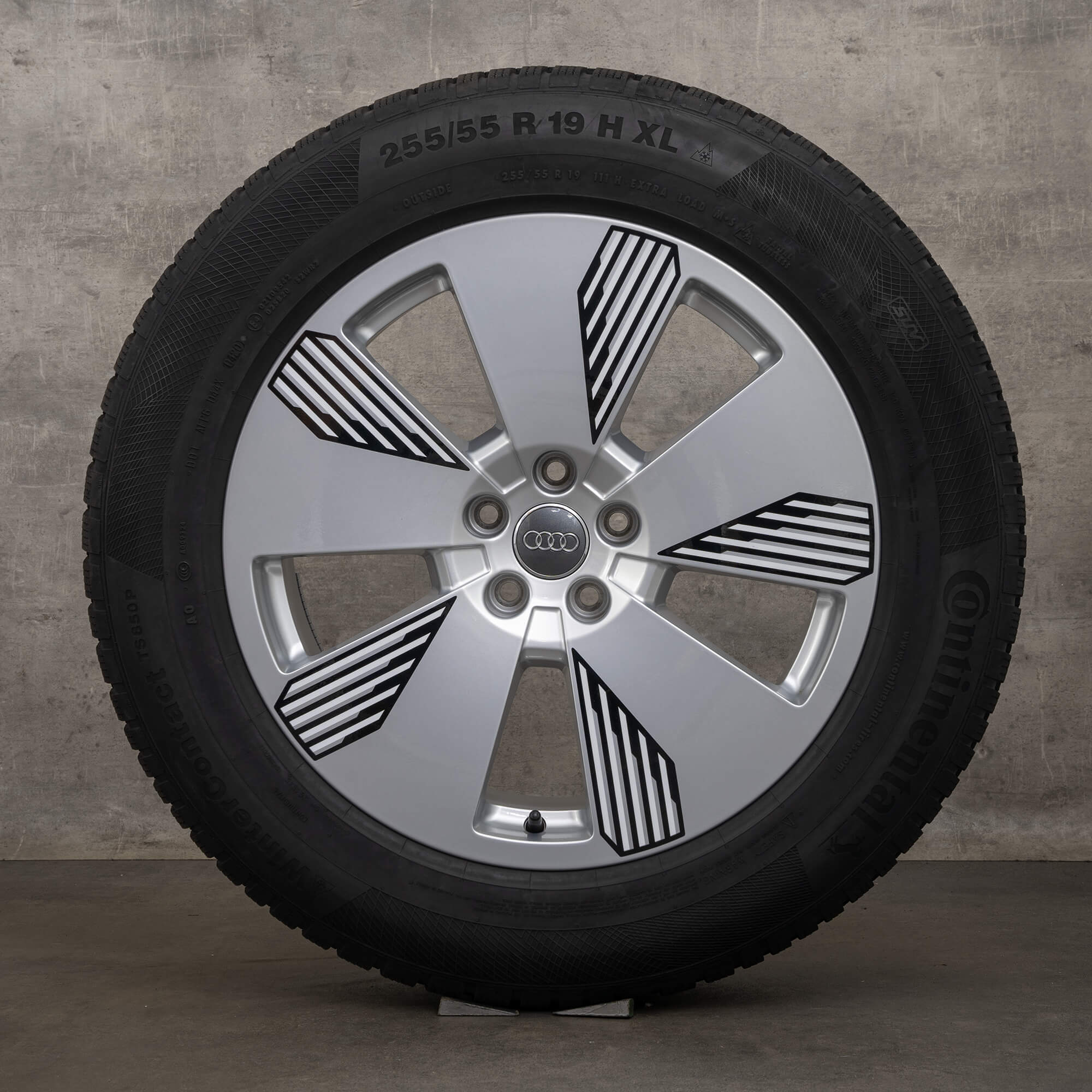 Oryginalne koła zimowe Audi Q8 e-tron 19 cali 4KE GE felga Aero 4KE601025L DOT 22 srebrne