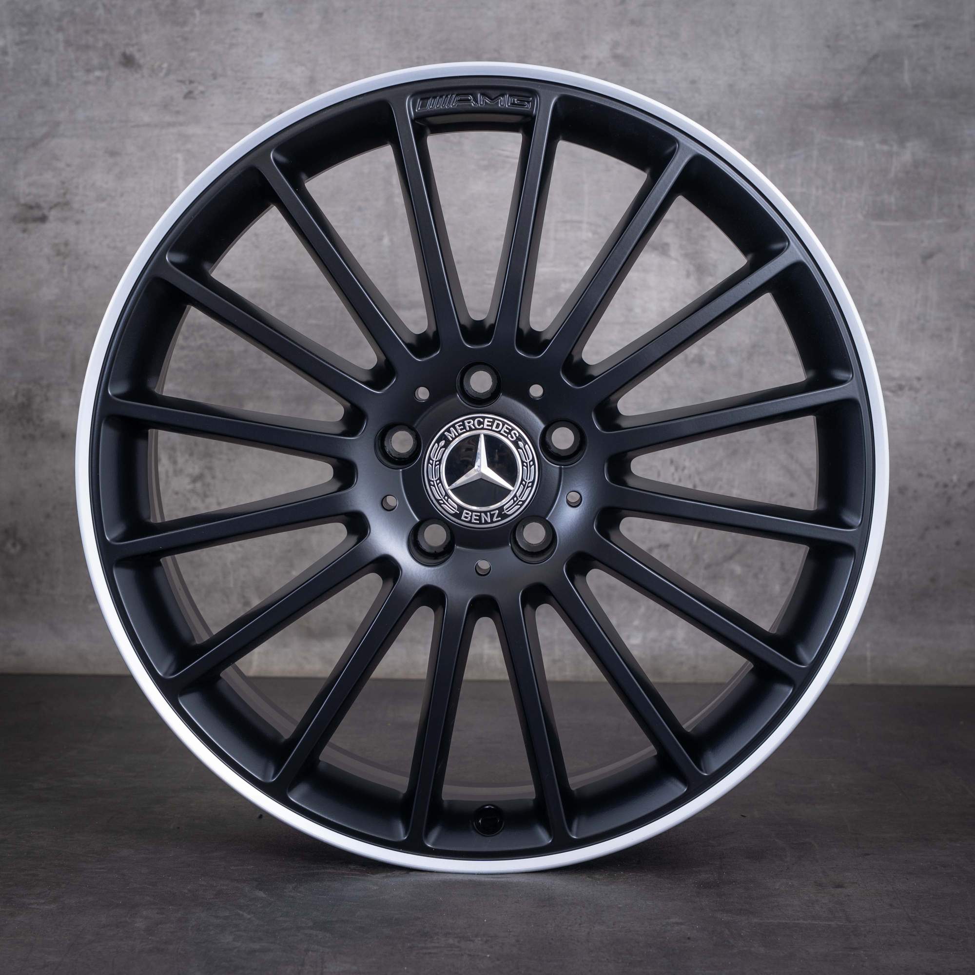 Oryginalne felgi Mercedes-Benz Klasy C C63 AMG 19 cali W204 S204 C204 A2044014802 A2044014902 czarne matowe z elementami diamond cut NOWE