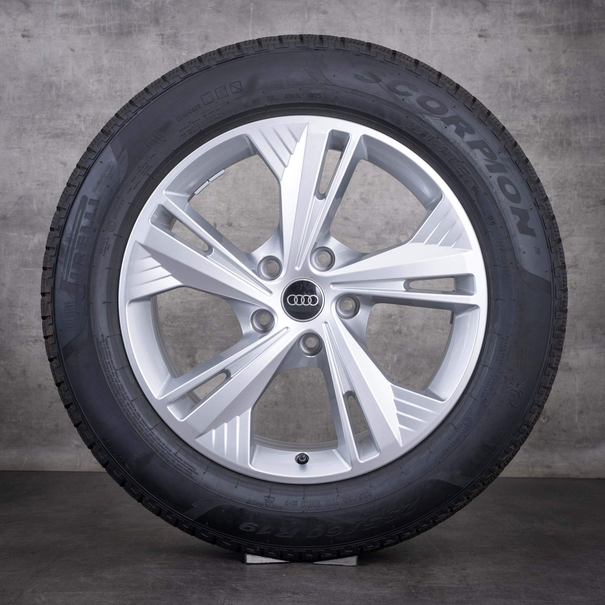 Alkuperäiset Audi Q6 e-tron -talvirenkaat 19 tuuman GF-vanteet 85H601025BK 85H601025BL Flag hopea