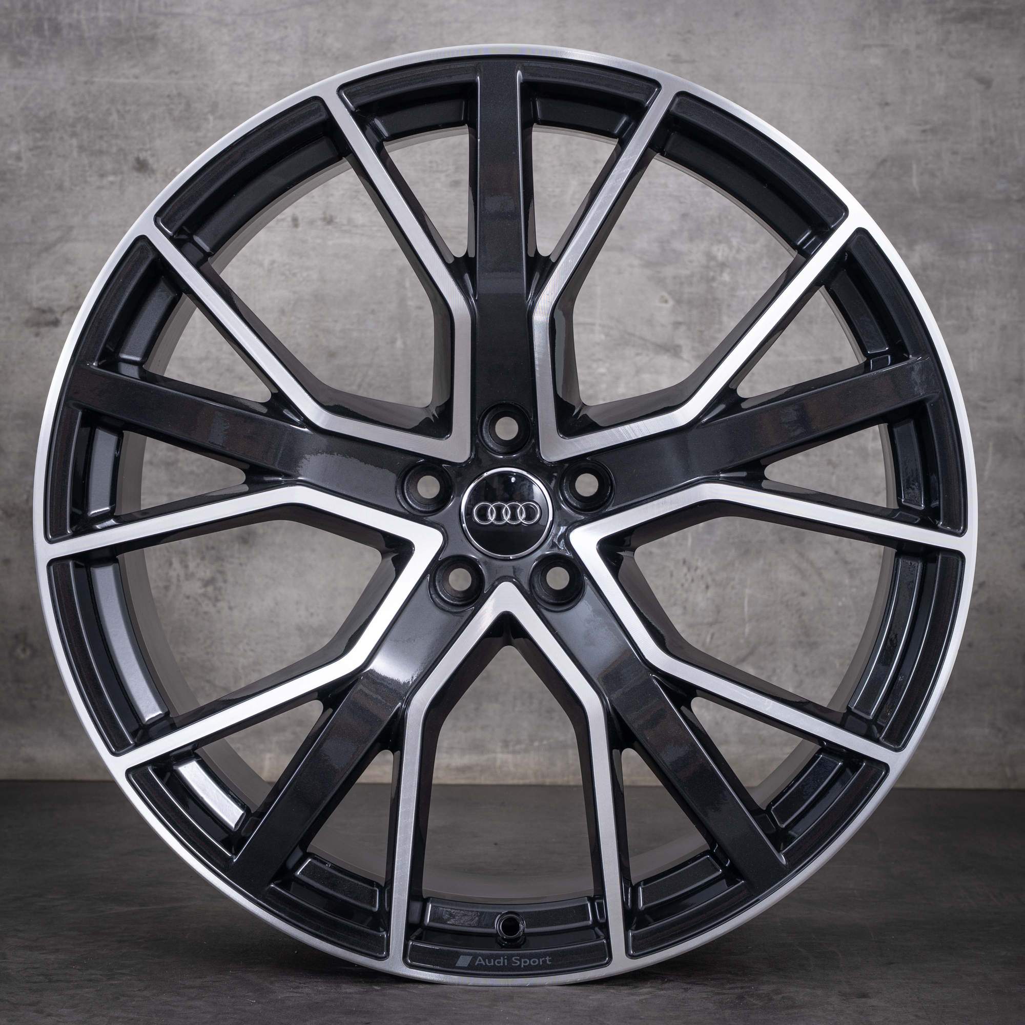 OEM Audi Q8 SQ8 winter wheels 22inch 4M8 rims 4M8601025CP granite diamond cut
