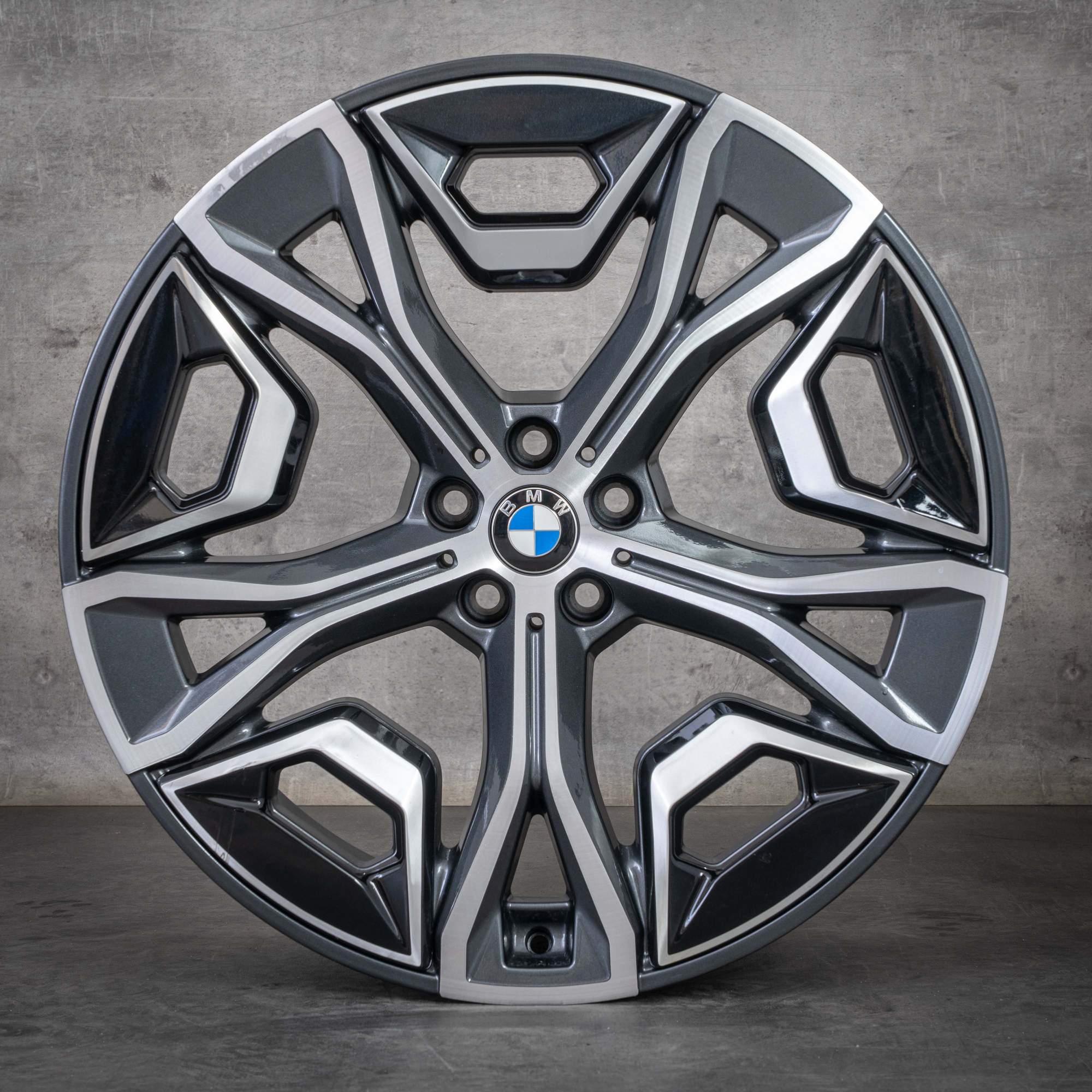 Oryginalne felgi BMW iX 22 cale i20 Styling 1020 5A02658 orbit grey polerowane