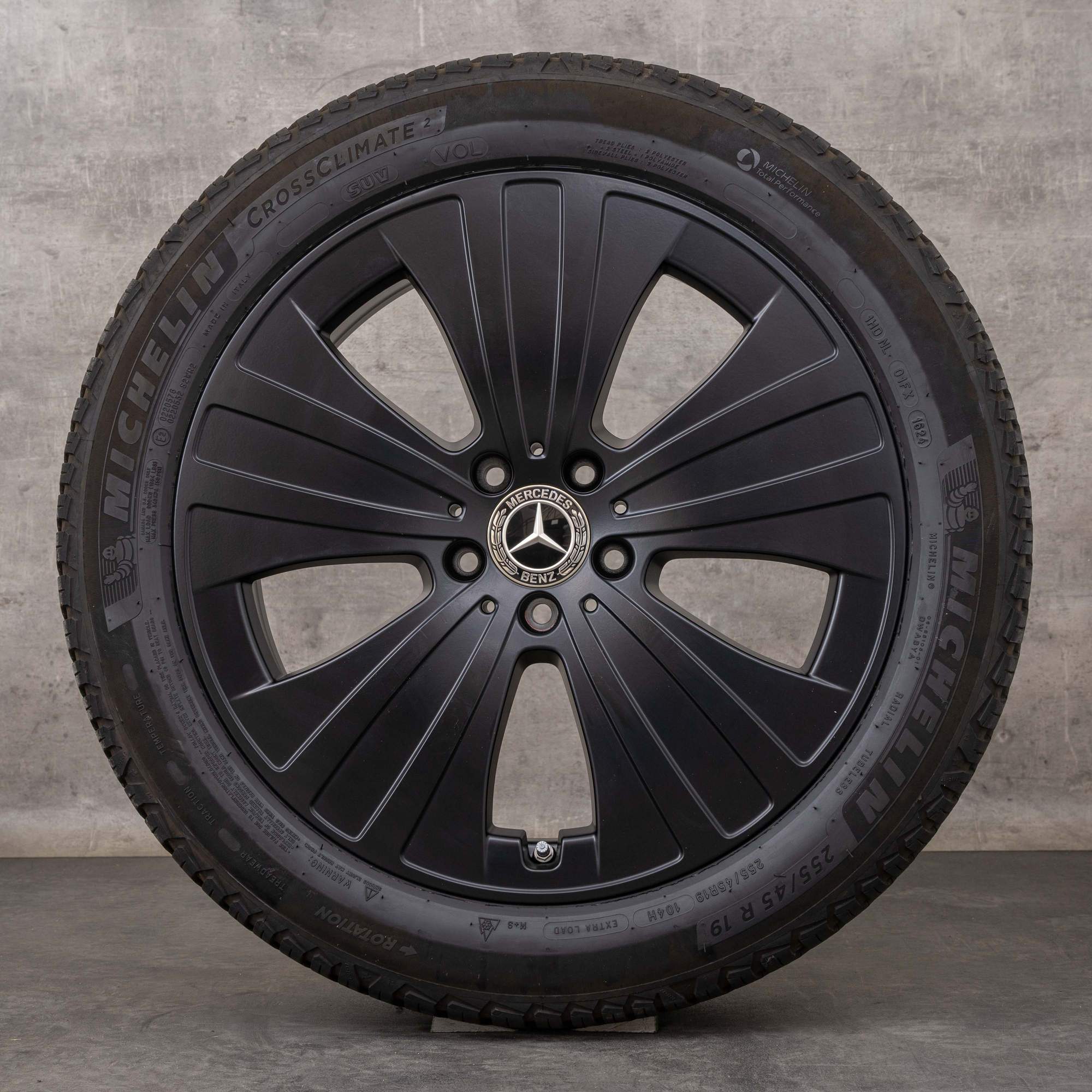 Alkuperäiset Mercedes Benz EQE talvirenkaat 19 tuuman V295 vanteet A2954011200 musta matta