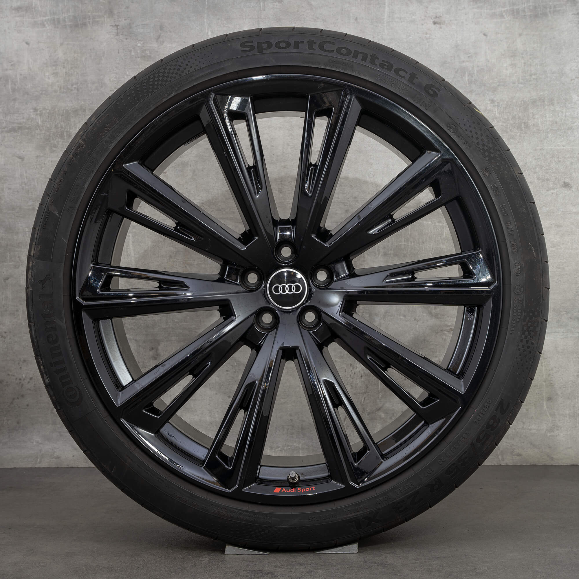 Audi 23 palcové ráfky Q8 SQ8 4M8 lichoběžníkové letní pneu kola 4M8601025AT