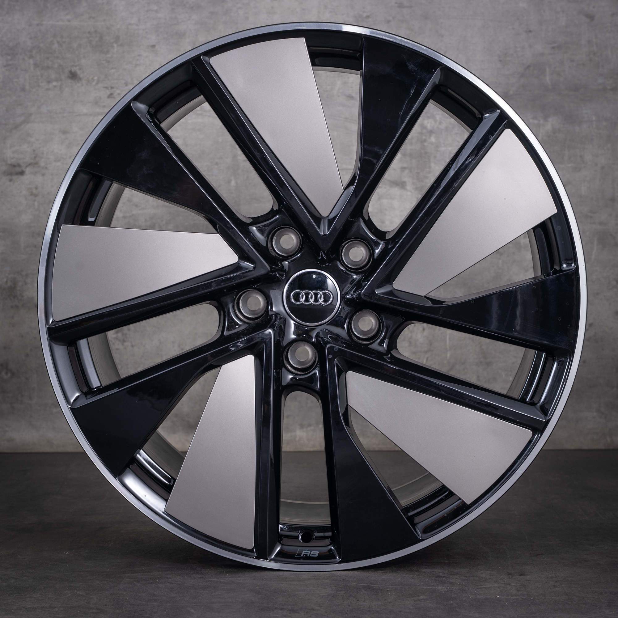 Original Audi e-tron GT RS Winterräder 21 Zoll FW Felgen 4J3601025J 4J3601025K schwarz glanzgedreht  NEU