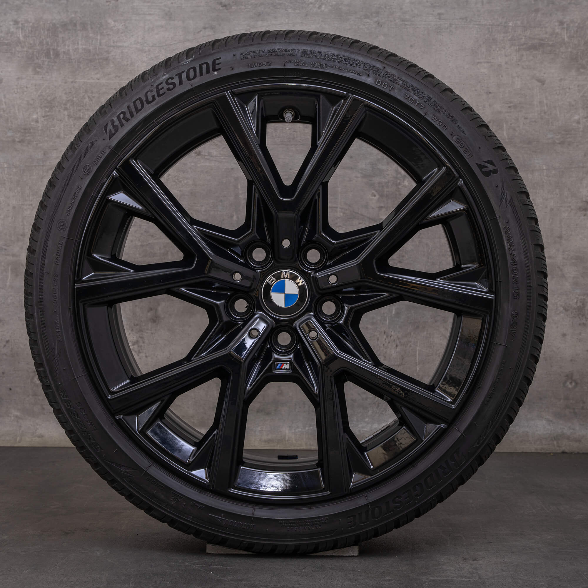 Jantes e pneus inverno originais BMW Série 1 2 18 polegadas F40 F44 Gran Coupé jantes Styling 553 M 8092355 preto brilhante