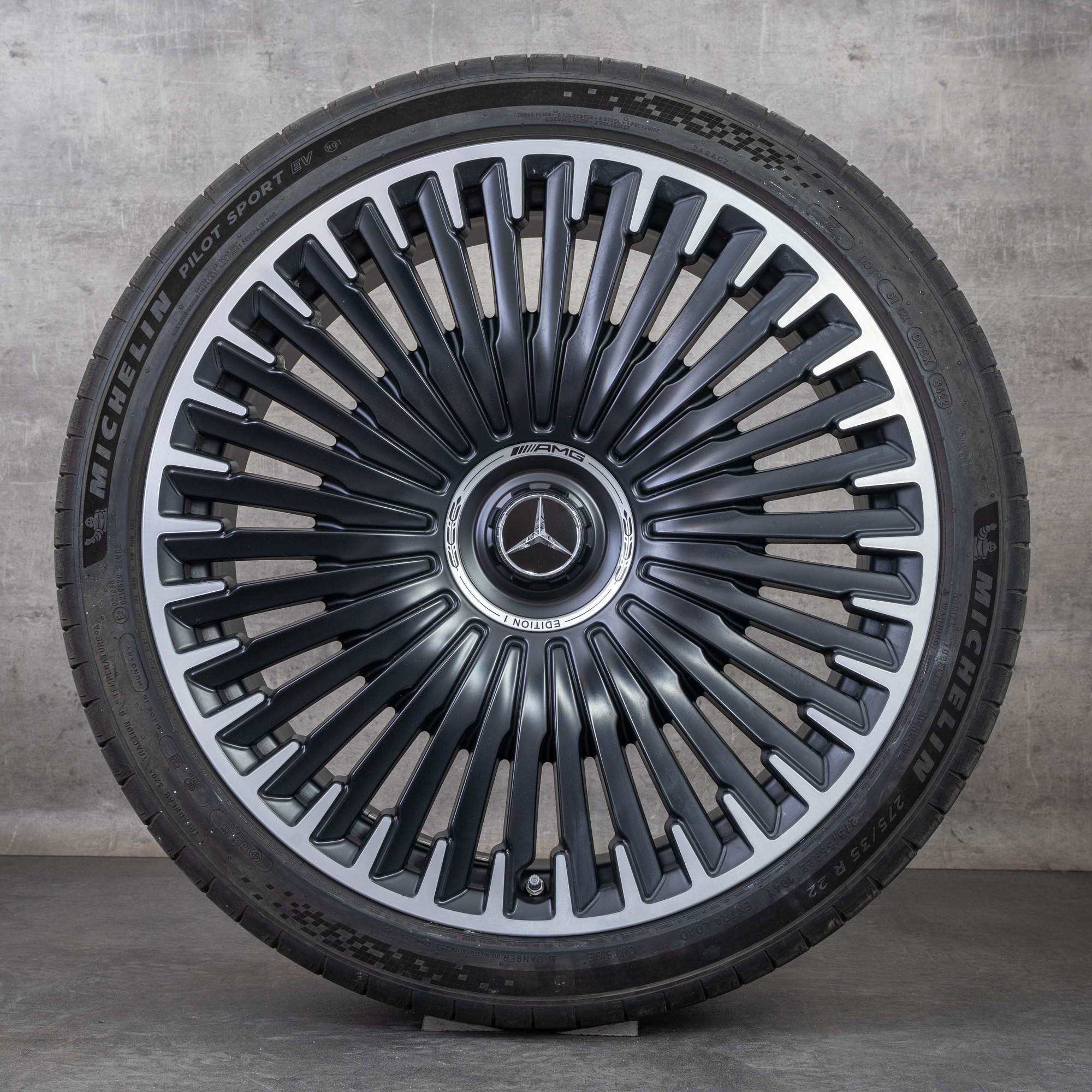 Original Mercedes Benz EQS 53 AMG fälgar 22 tum V297 sommarhjul A2974011800 svart matt front polerad