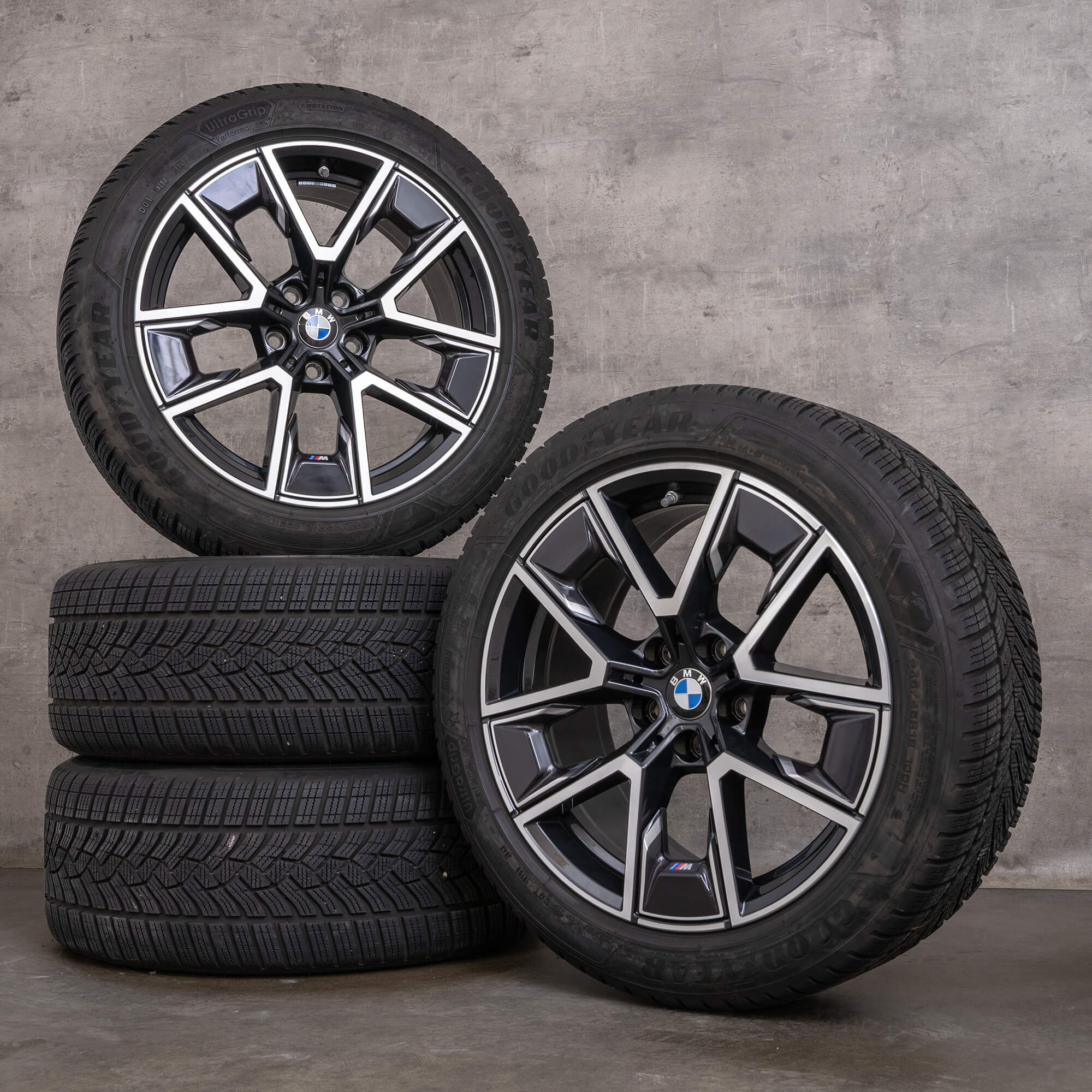 Originální BMW řady 4 i4 kompletni zimni alu kola 18 palců G26 styling 858 disky 8747286 černé lesklé soustružené