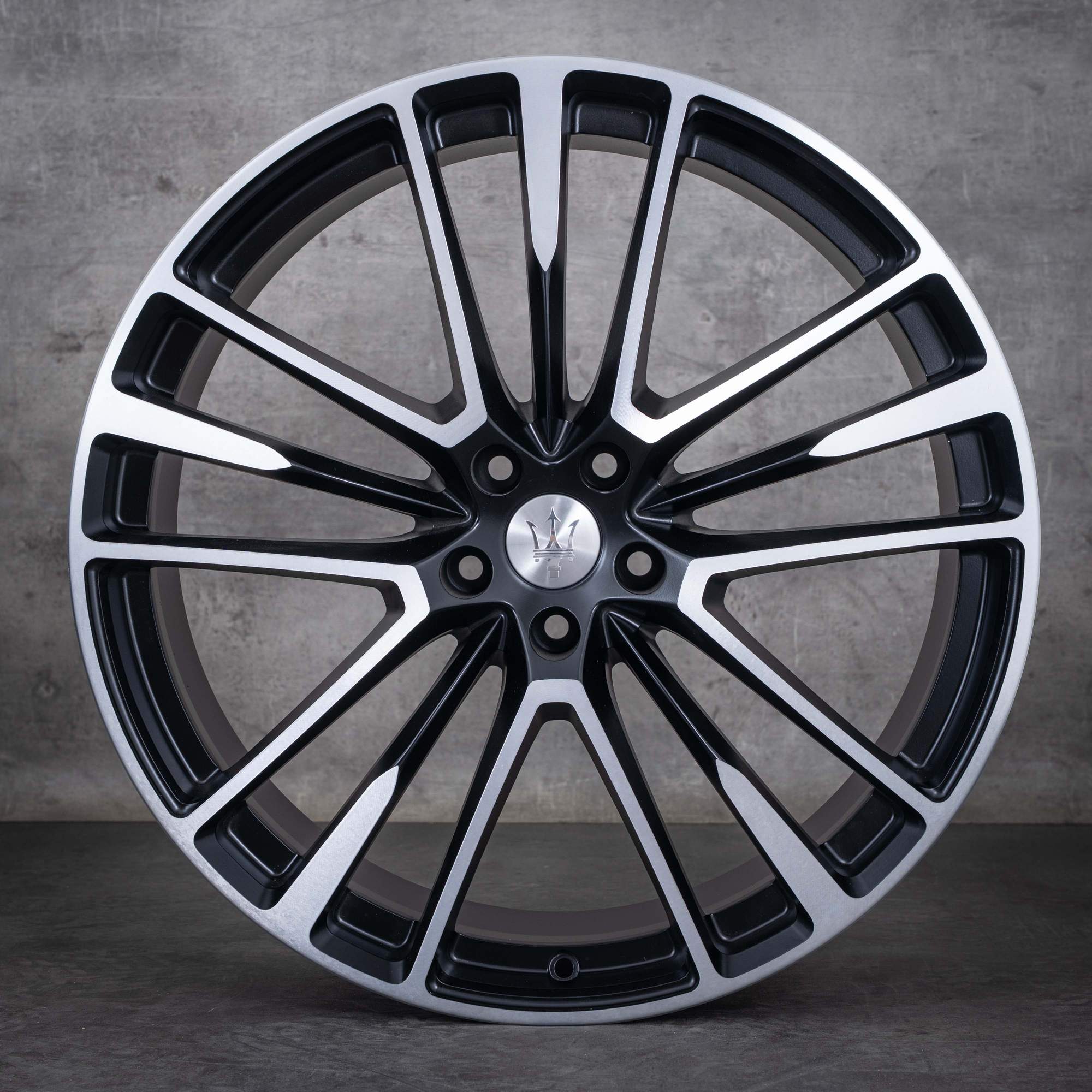 Oryginalne felgi Maserati Levante 22 cale Trofeo 670138135 670138127 czarny mat polerowany