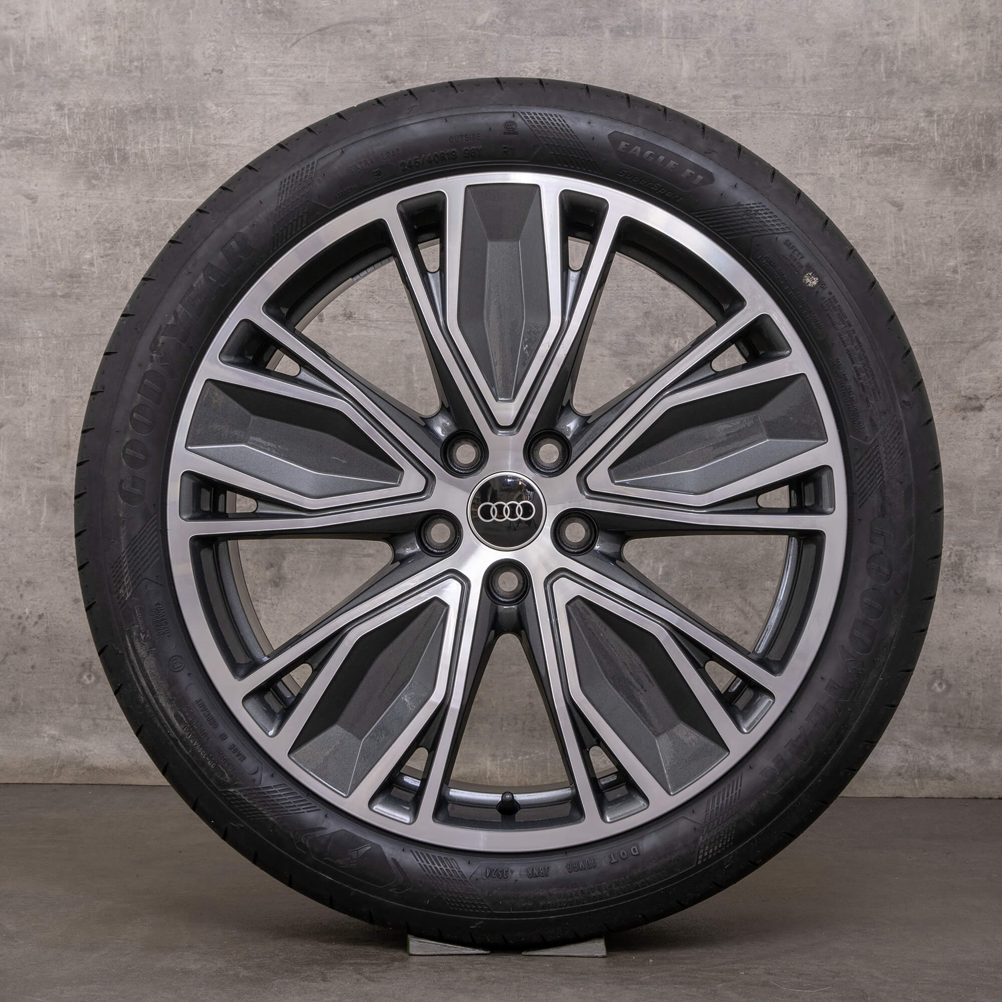 Original Audi A5 S5 Felgen 19 Zoll B10 8B3601025AT Sommerräder anthrazit glanzgedreht
