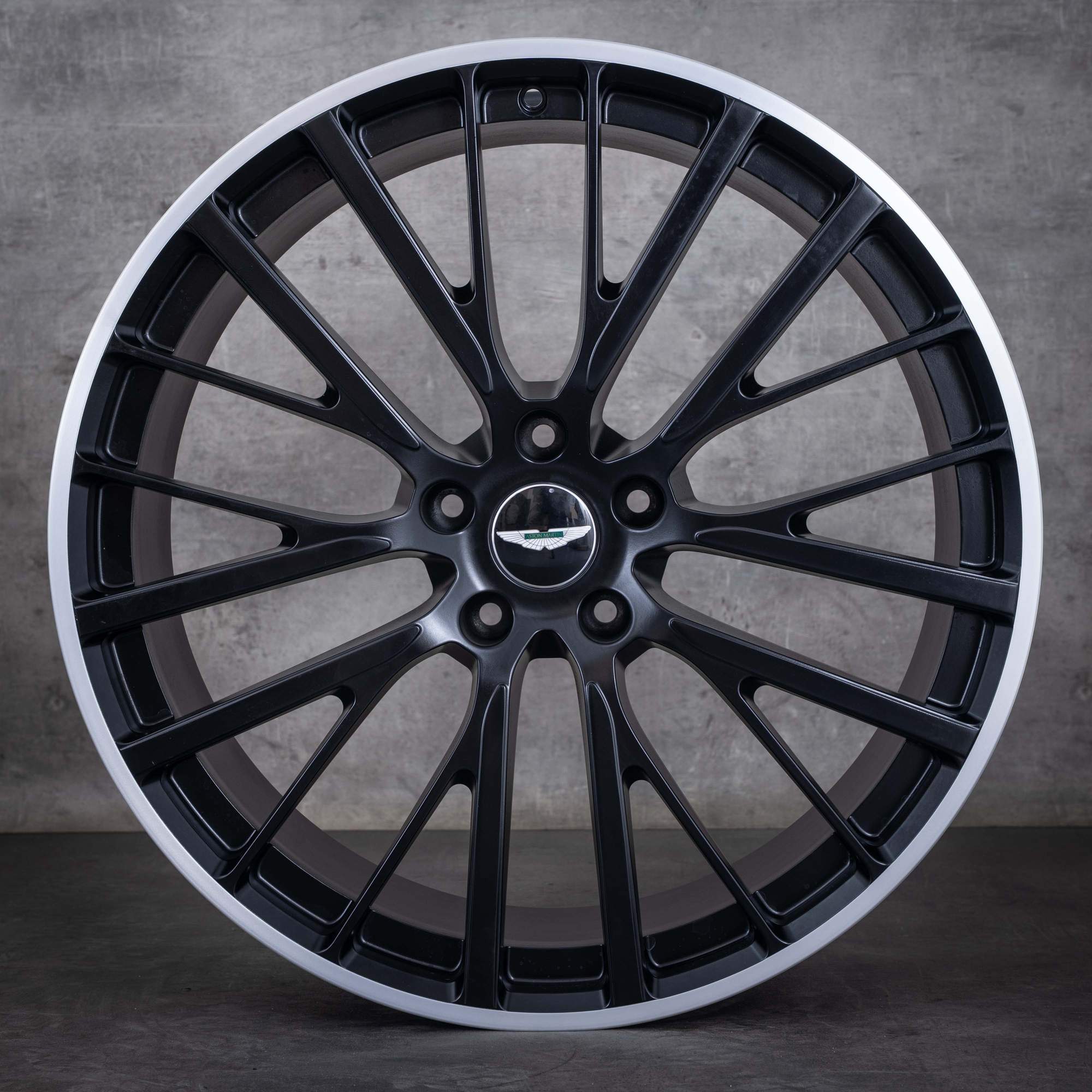 Jantes d'origine Aston Martin DBX LF1 23 pouces PY83-1007 PY83-9965G