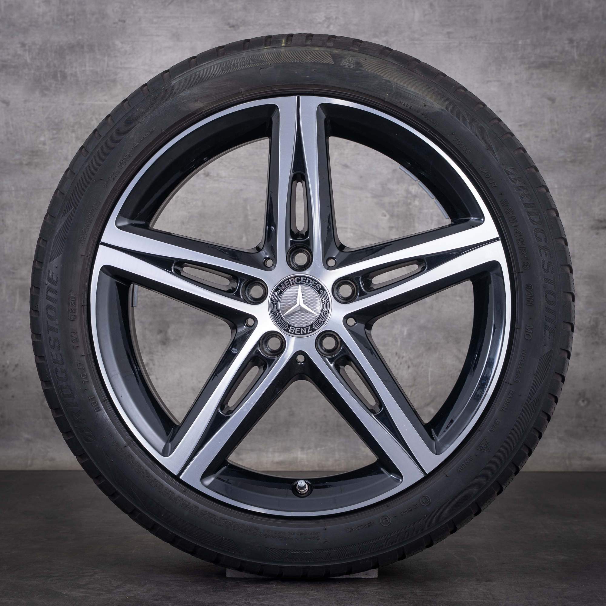 Original Mercedes-Benz A- och B-klass samt CLA AMG vinterhjul 18 tum W177 V177 W247 W118 X118 C118 fälgar A1774010700 svarta, frontpolerade