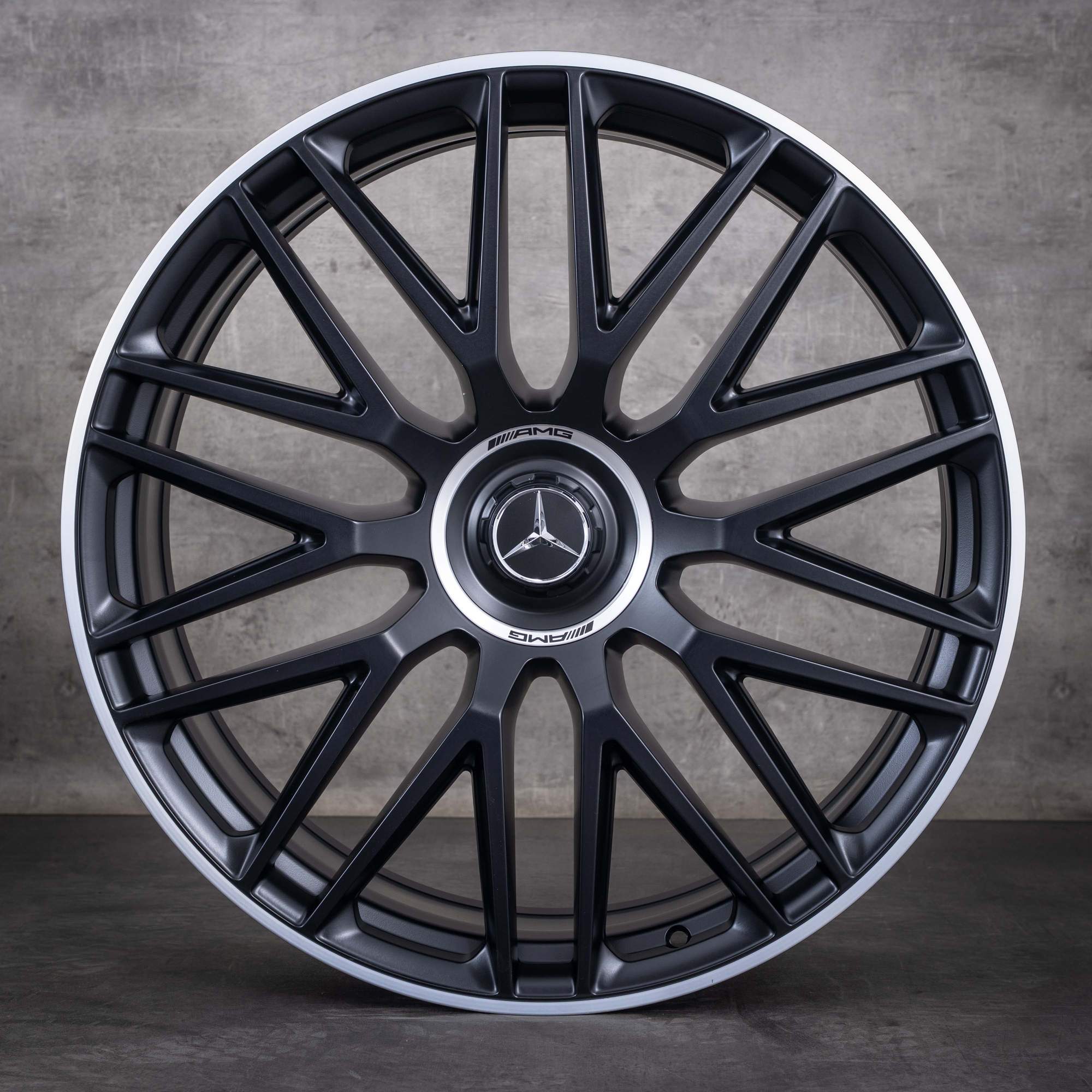 Oryginalne koła zimowe Mercedes-Benz GLS 63 AMG 23 cale SUV X167 4Matic felgi A1674018500 A1674018600 czarne matowe w stylu diamond cut NOWE