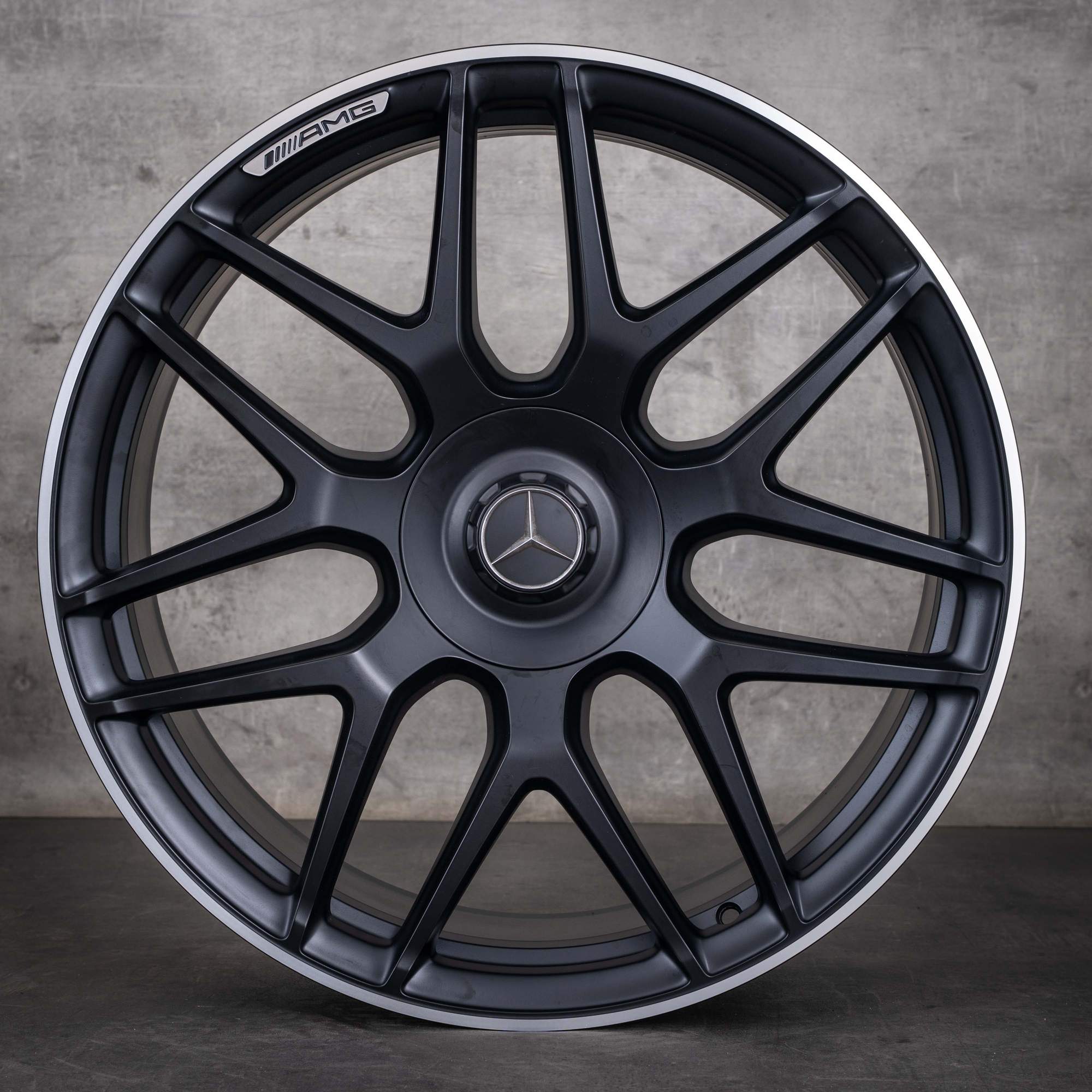Oryginalne felgi Mercedes Benz Klasa G G63 AMG 22 cale W465 W463A koła letnie A4634012000 czarne matowe Polerowane