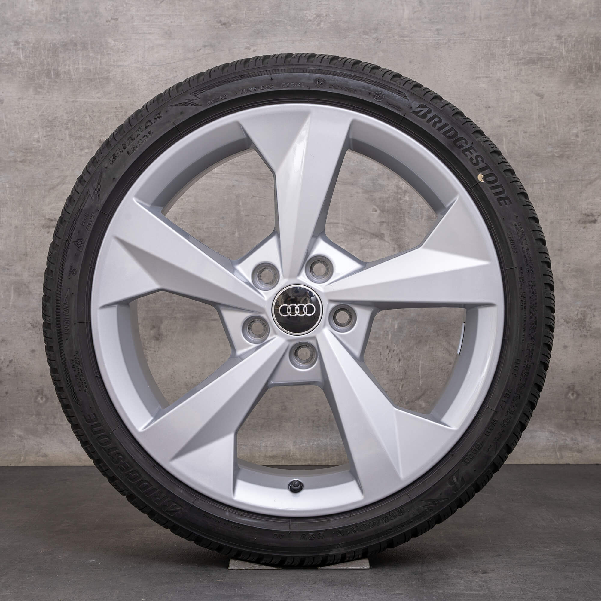 OEM Audi A3 S3 winter wheels 18 inch 8Y 8V rims 8Y0601025J silver