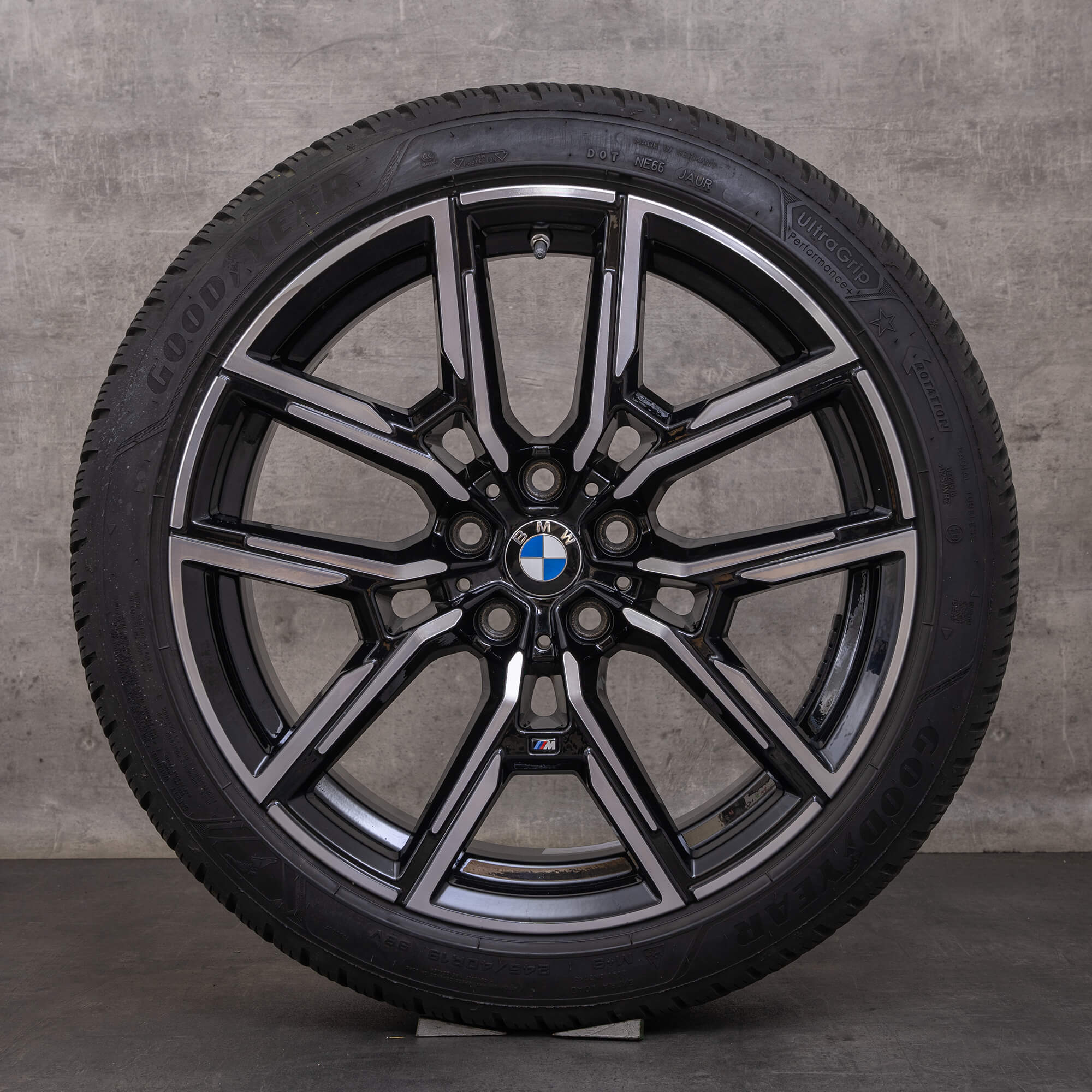 Oryginalne koła zimowe BMW serii 4 i4 19 cali G26 Gran Coupe felgi 8747304 8747305 Styling 859 M jet black Polerowane